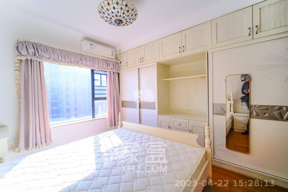 三一街区  3室2厅2卫   2200.00元/月室内图