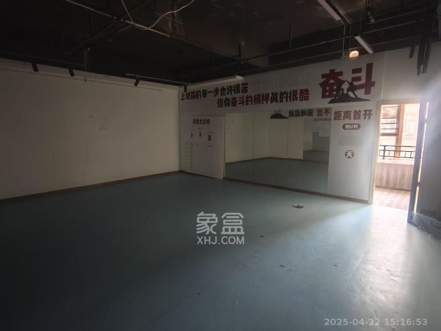 万科城   350.0㎡     15750.00元/月