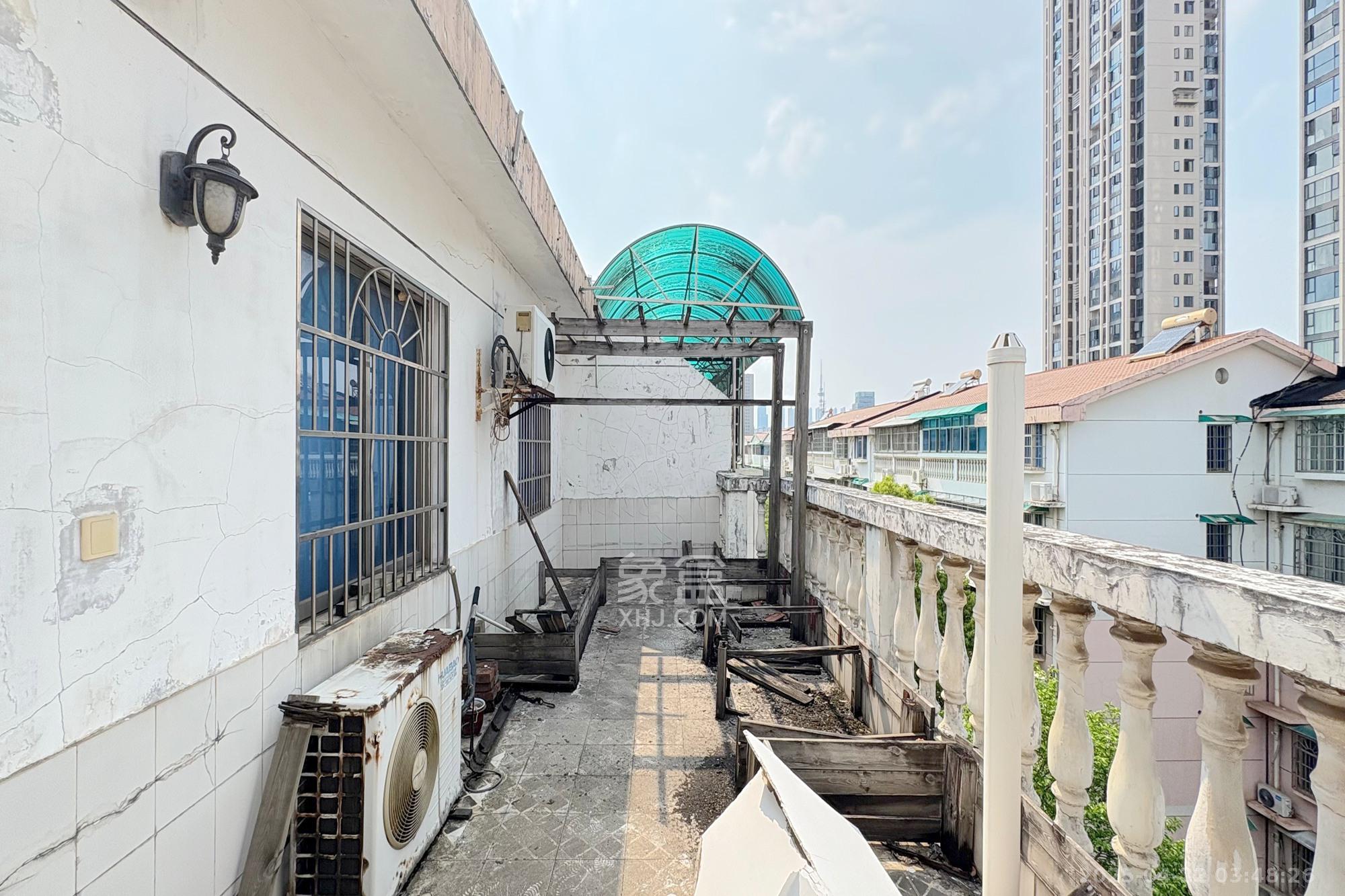 东南明苑 5室2厅2卫 88.8万 东南明苑 5室2厅2卫 88.8万阳台