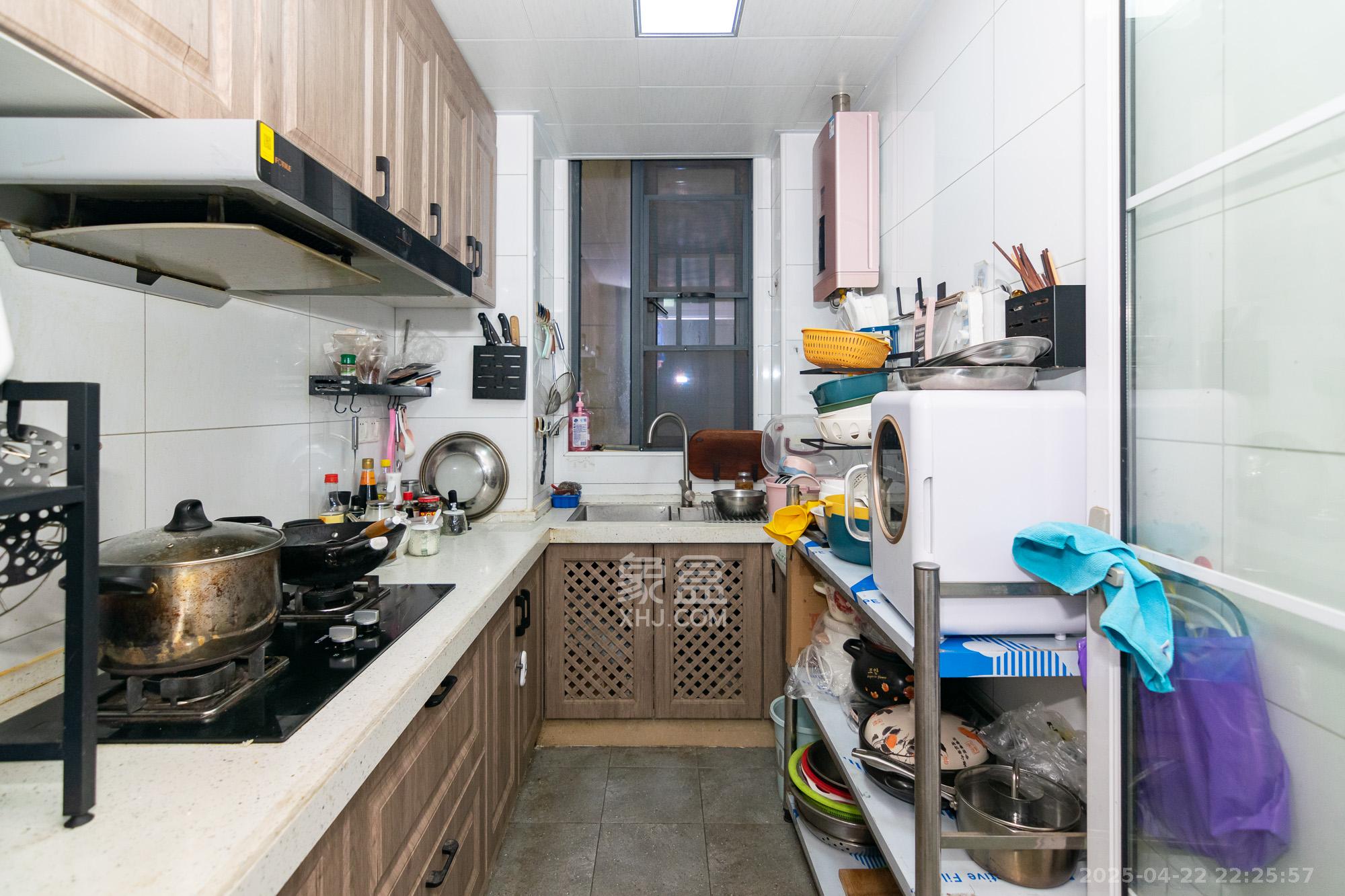 澳海月亮湾  3室2厅1卫    65.0万厨房