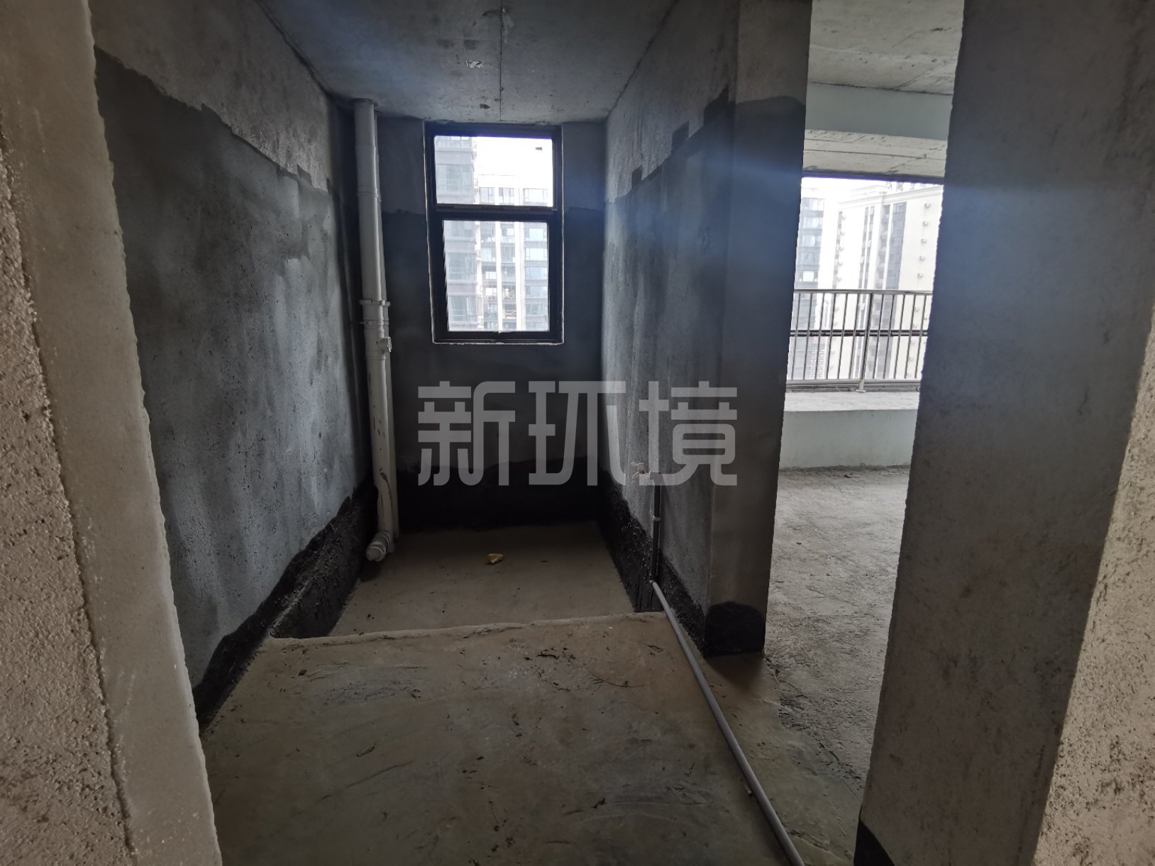 山水印象澜庭  3室2厅2卫   100.00万客厅