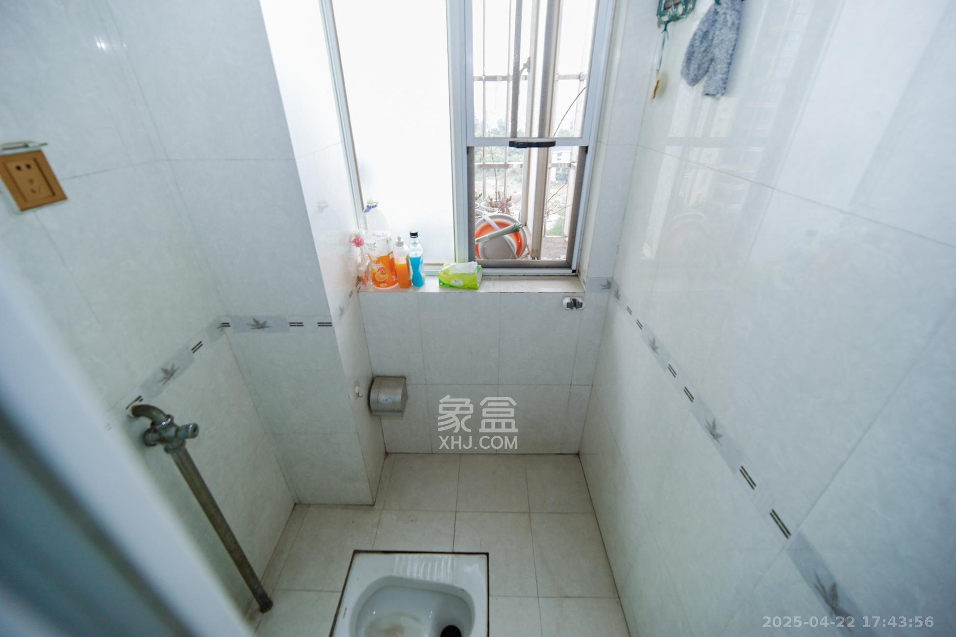 中建桂苑  4室2厅2卫   130.00万卫生间