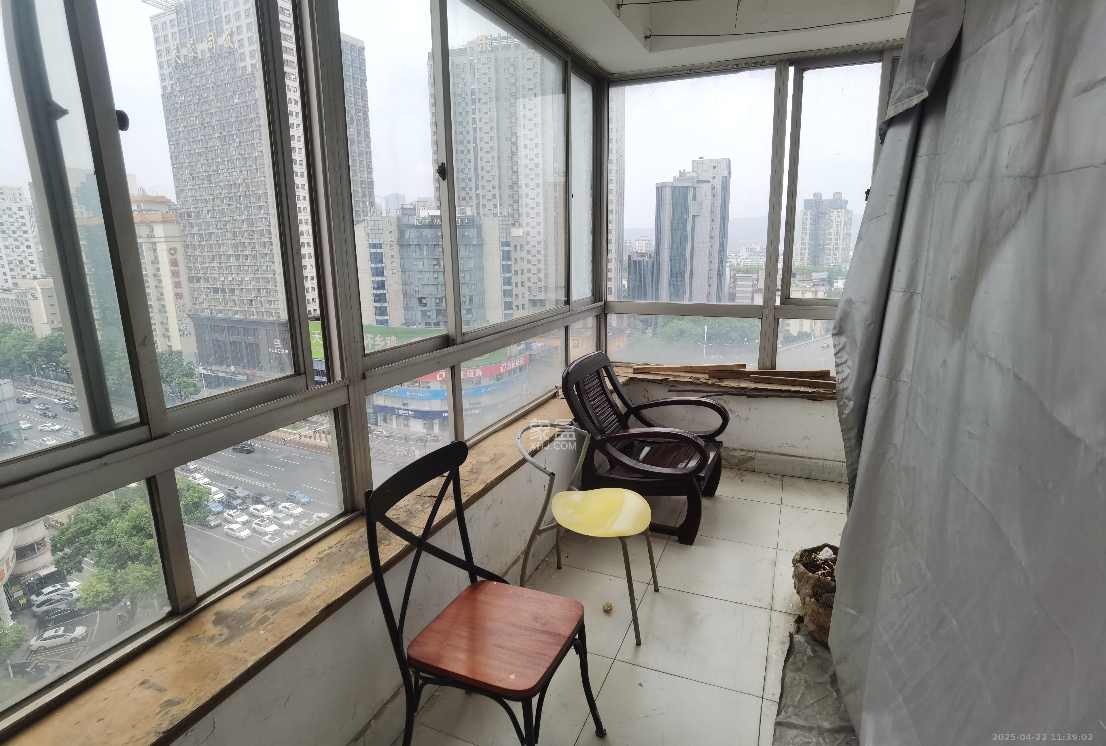 省建苑小区 4室2厅2卫 3500.0元/月 省建苑小区 4室2厅2卫 3500.0元/月室内图