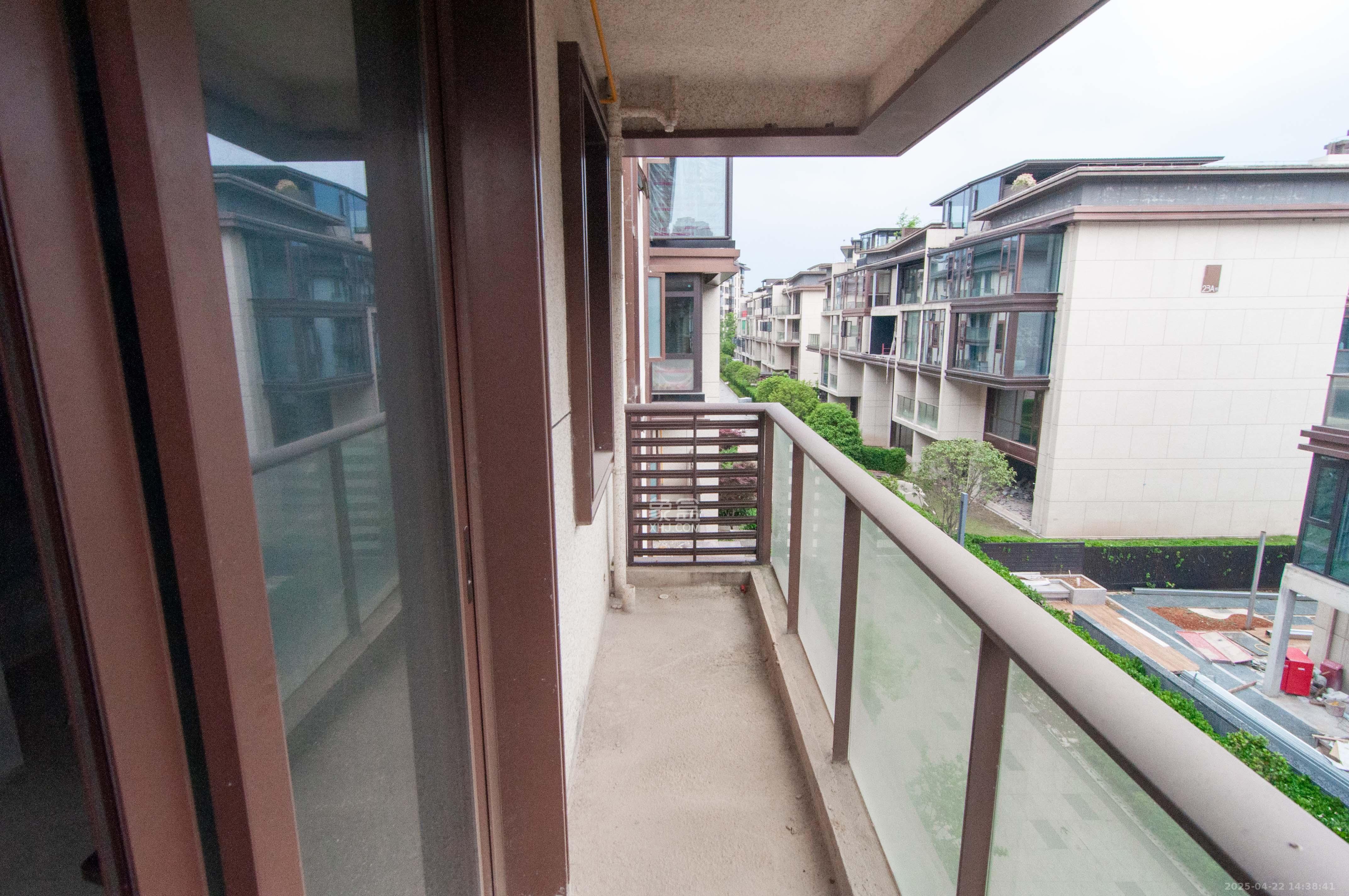 绿地麓湖郡 1室0厅0卫 319.8万 绿地麓湖郡 1室0厅0卫 319.8万其他