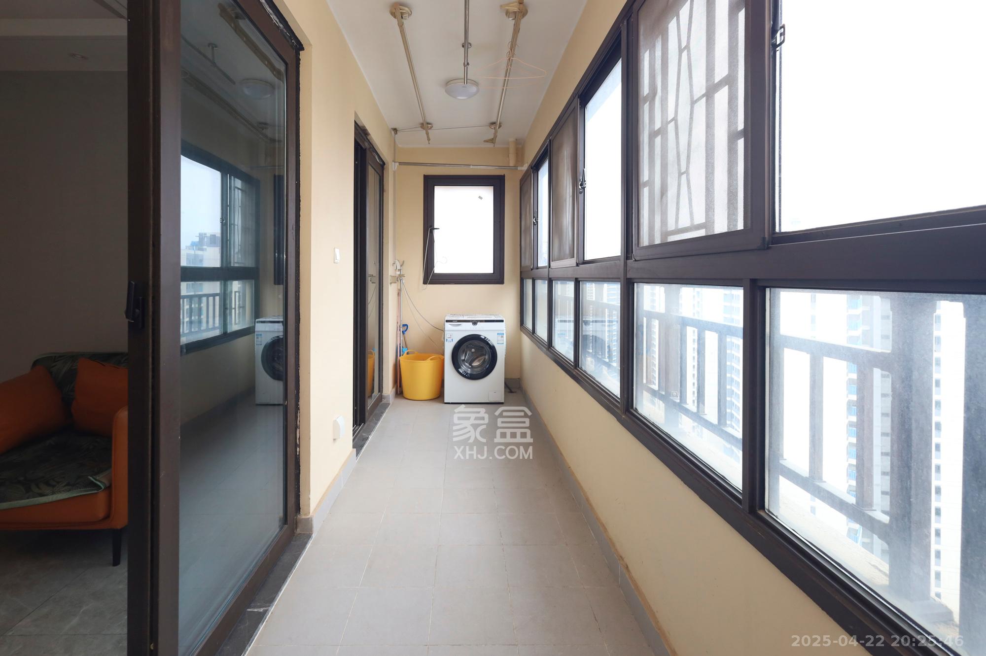 新城和樾(新城和樾公馆) 3室2厅2卫 78.0万 新城和樾(新城和樾公馆) 3室2厅2卫 78.0万阳台