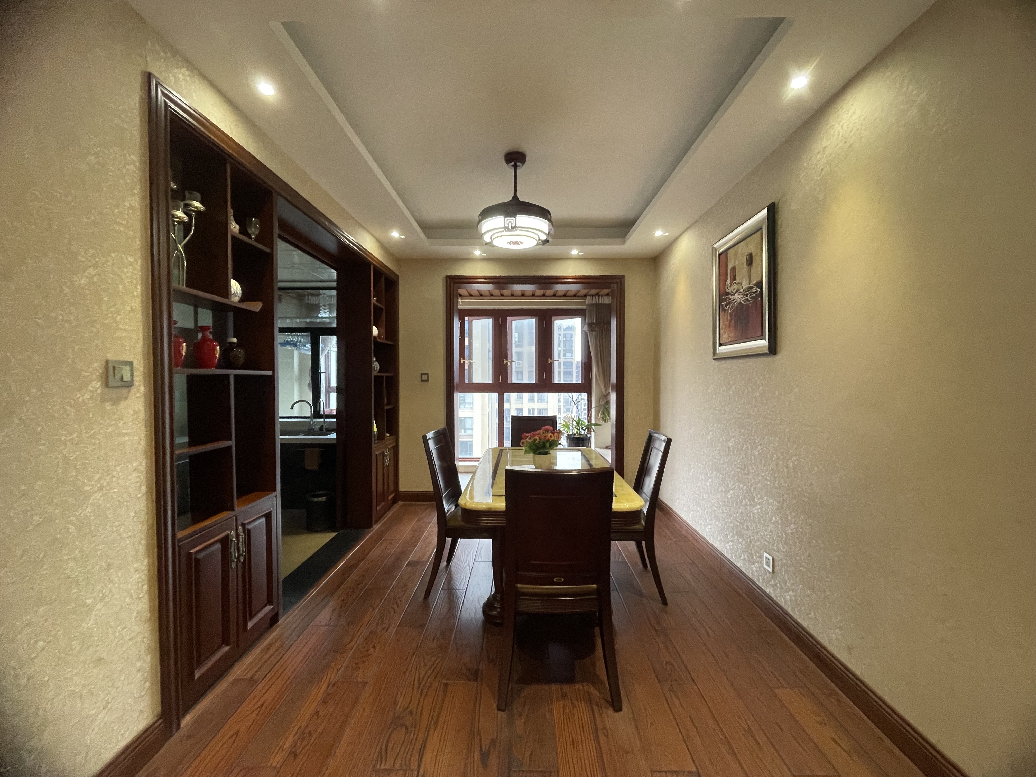 檀香山  5室2厅3卫    148.0万 檀香山  5室2厅3卫    148.0万客厅