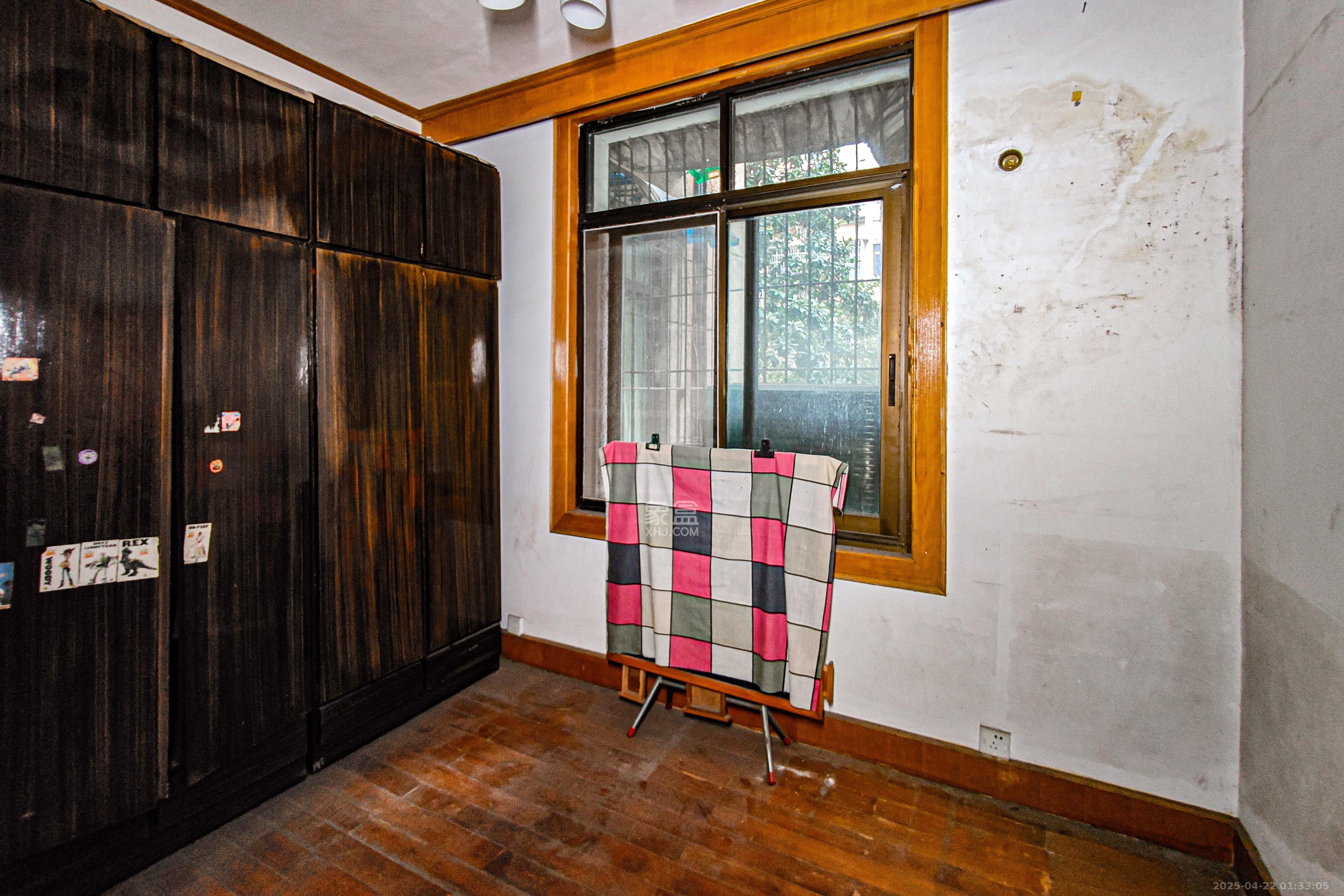 红旗区一片  3室2厅1卫    56.8万 红旗区一片  3室2厅1卫    56.8万卧室