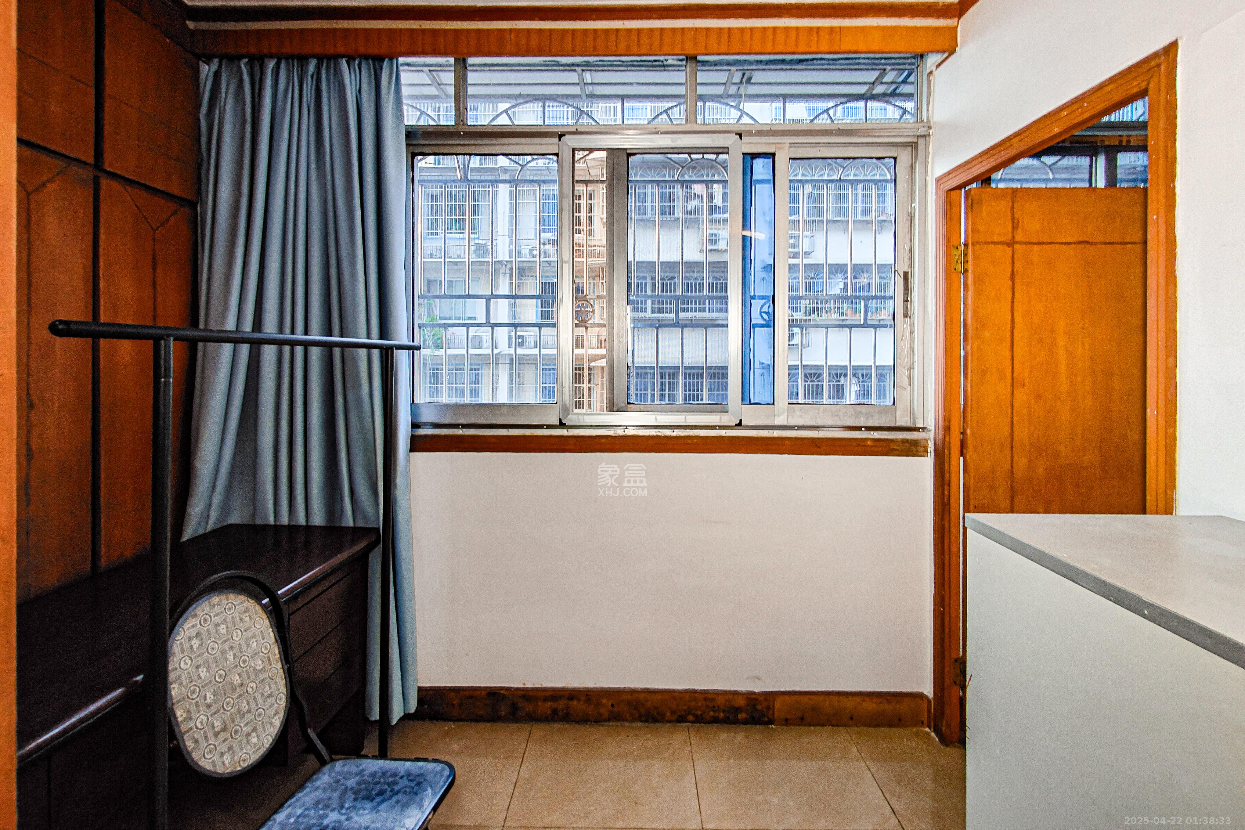 白沙公寓  1室0厅0卫    65.0万 白沙公寓  1室0厅0卫    65.0万阳台