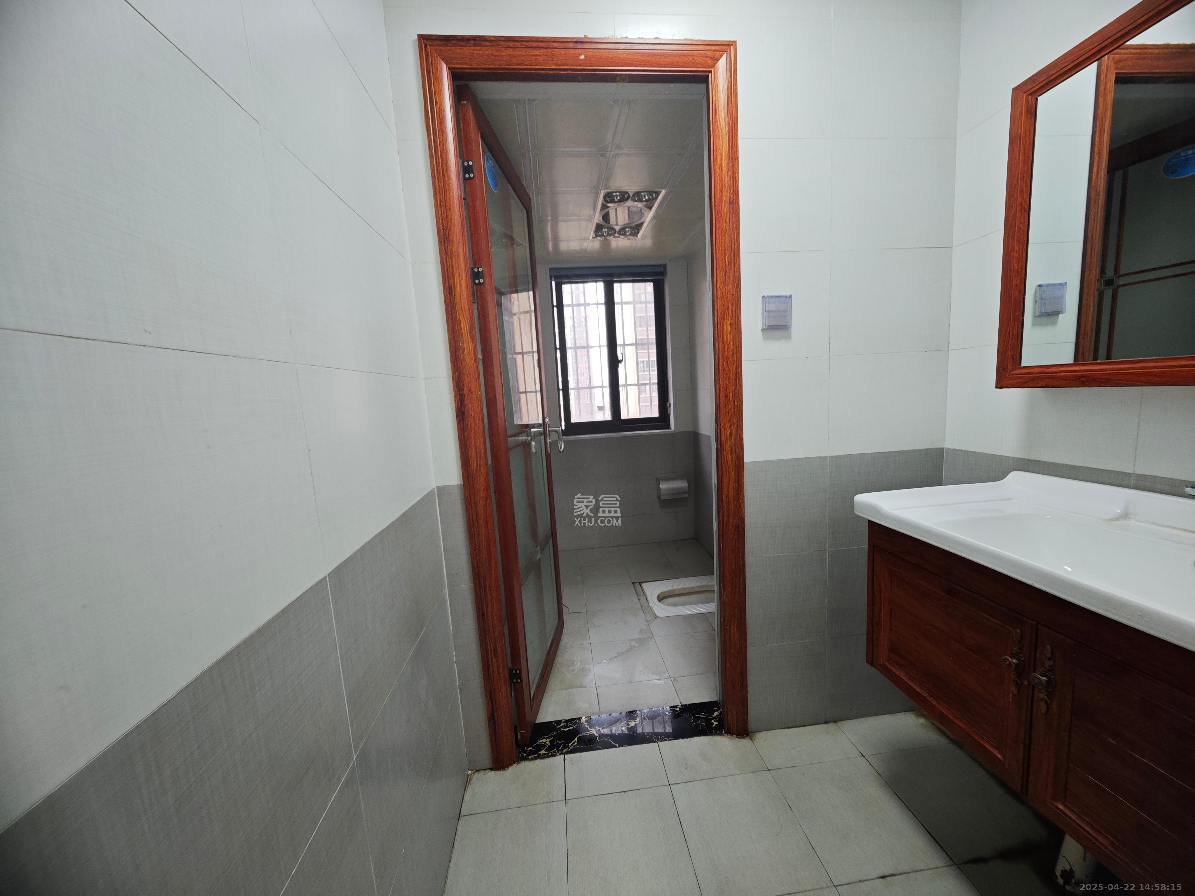 东方美地 4室2厅2卫 2400.0元/月 东方美地 4室2厅2卫 2400.0元/月室内图