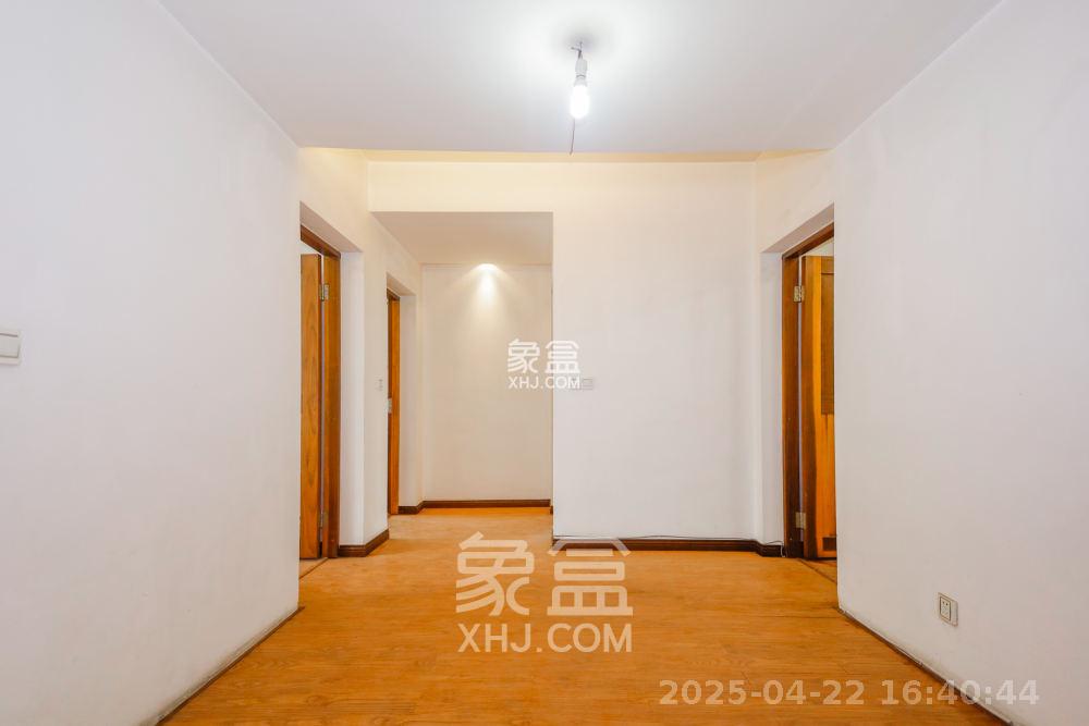 湘林家园(湘林小区电梯房) 3室2厅1卫 3500.0元/月 湘林家园(湘林小区电梯房) 3室2厅1卫 3500.0元/月室内图