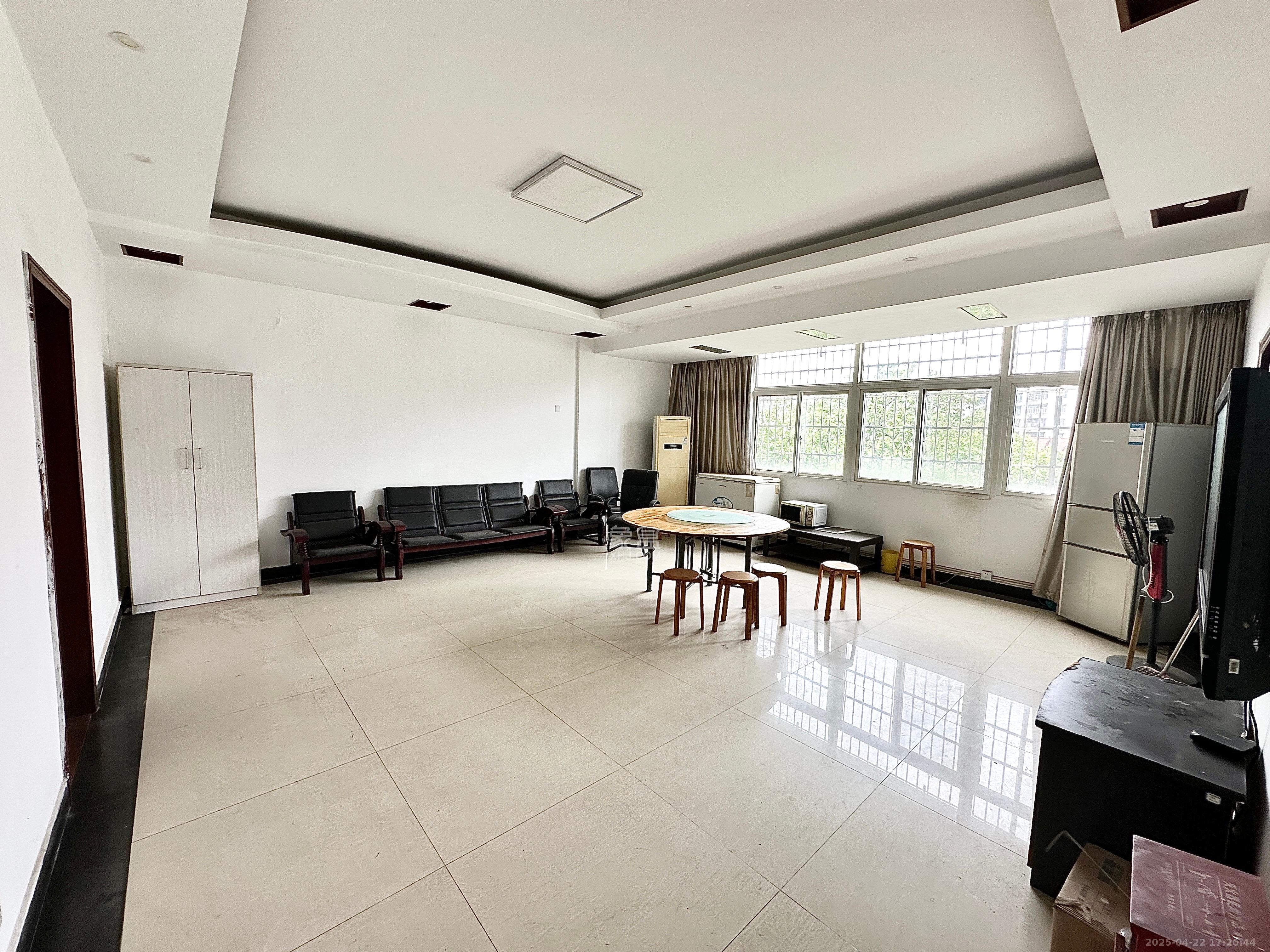 开源鑫阁  4室2厅2卫    6200.0元/月 开源鑫阁  4室2厅2卫    6200.0元/月