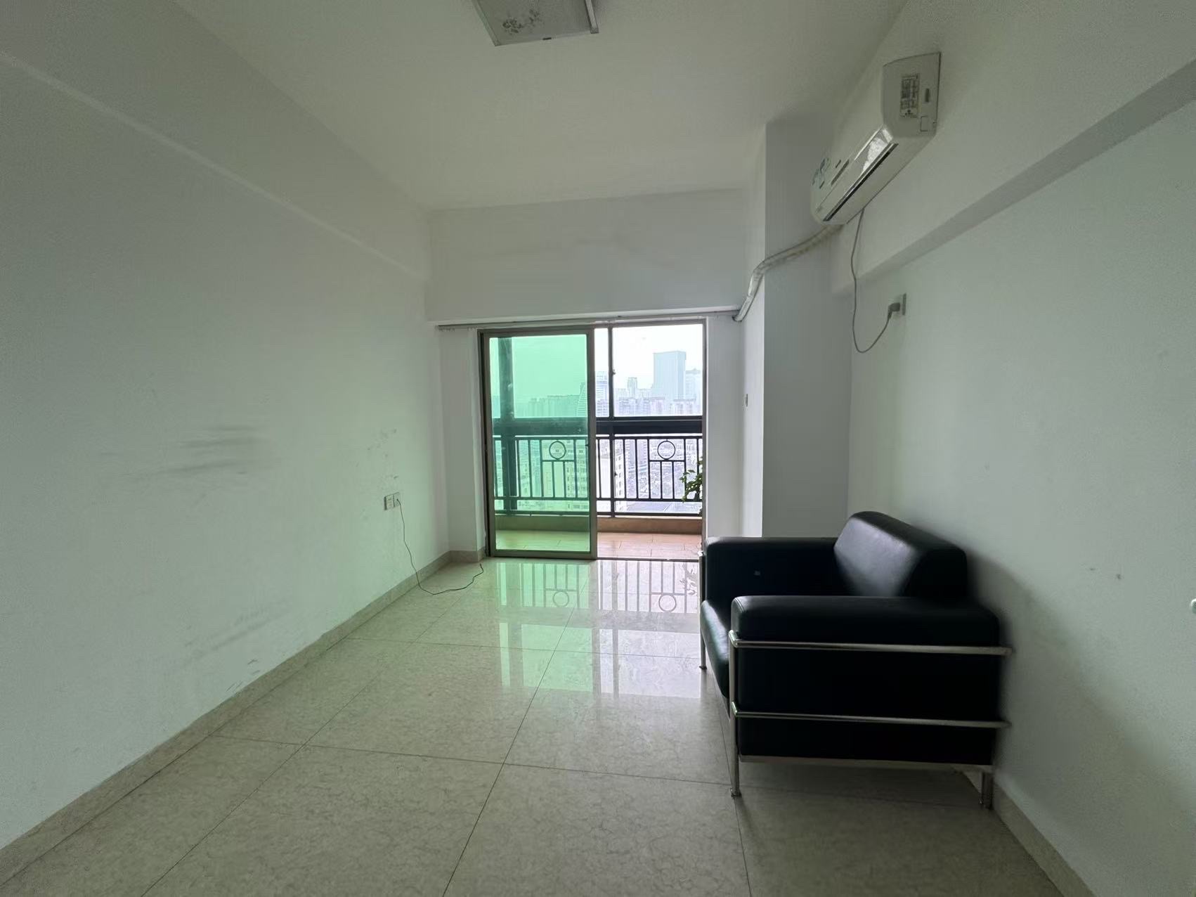 名门广场北区(二期)  3室2厅1卫    138.0万 名门广场北区(二期)  3室2厅1卫    138.0万客厅