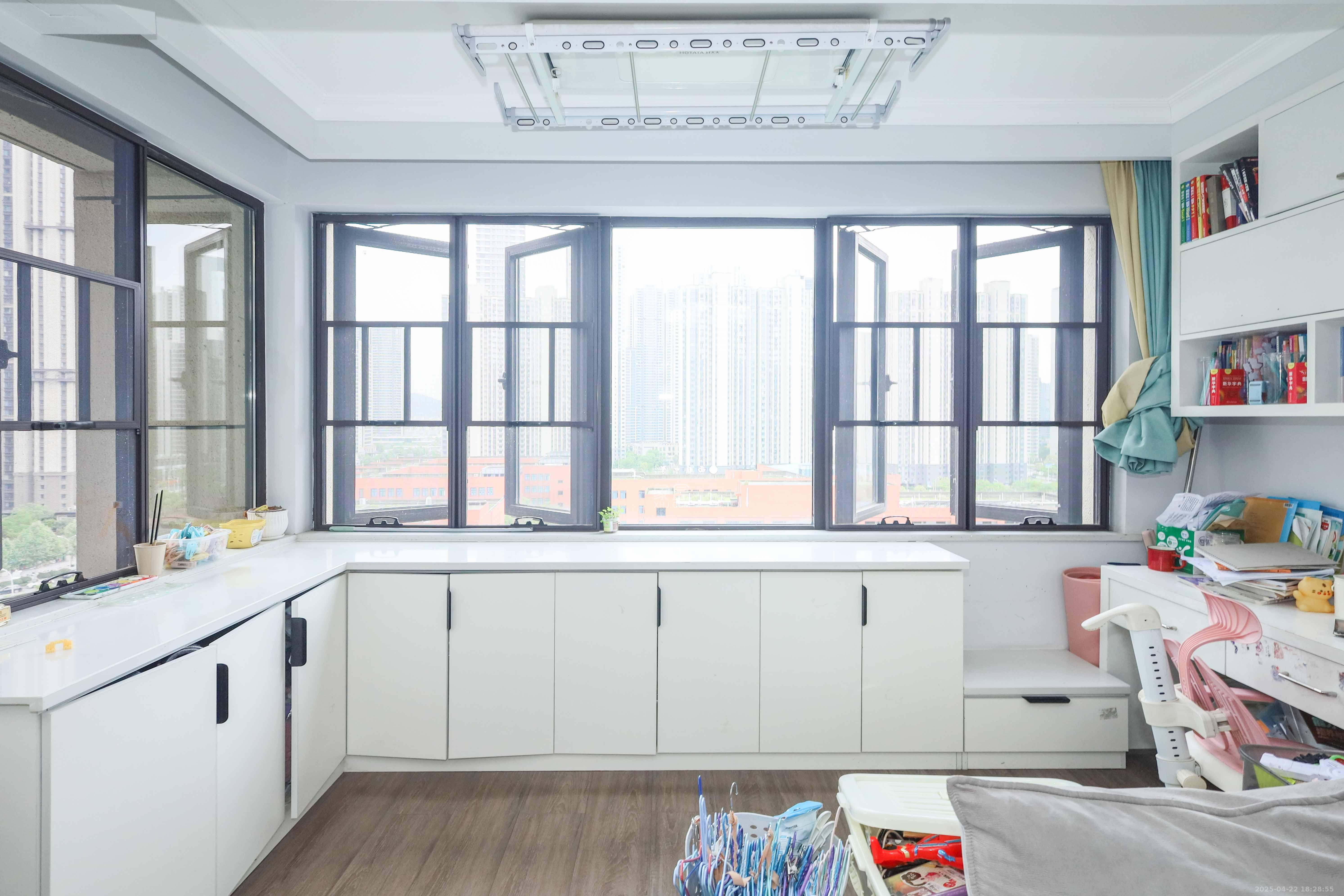 中国铁建梅溪青秀三期  3室2厅2卫   139.80万阳台