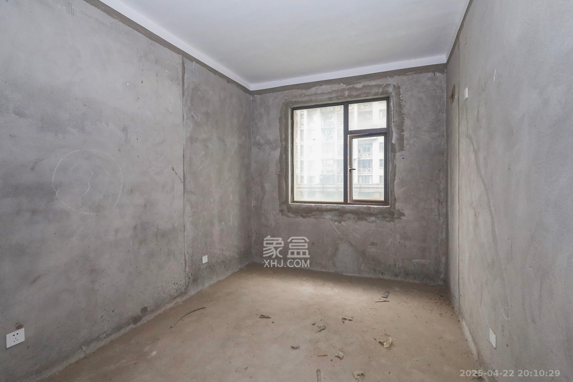 阳光丽城一期 4室2厅2卫 165.0万 阳光丽城一期 4室2厅2卫 165.0万卧室