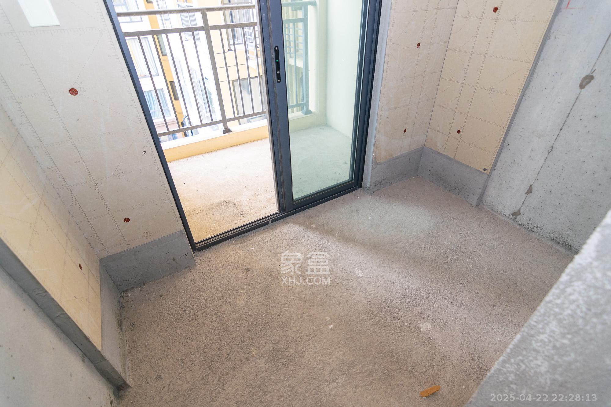 中粮鸿云  3室2厅2卫   63.70万卧室