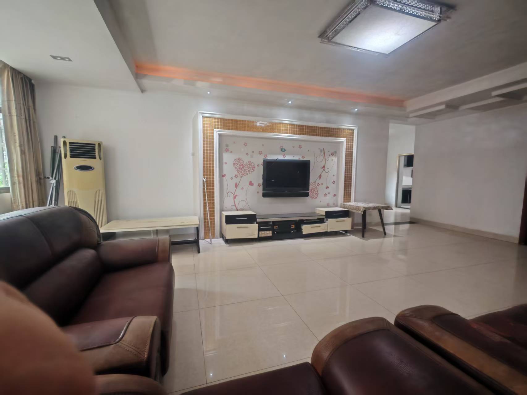 滨湖柴油机厂家属楼 3室2厅1卫 1200.0元/月 滨湖柴油机厂家属楼 3室2厅1卫 1200.0元/月室内图