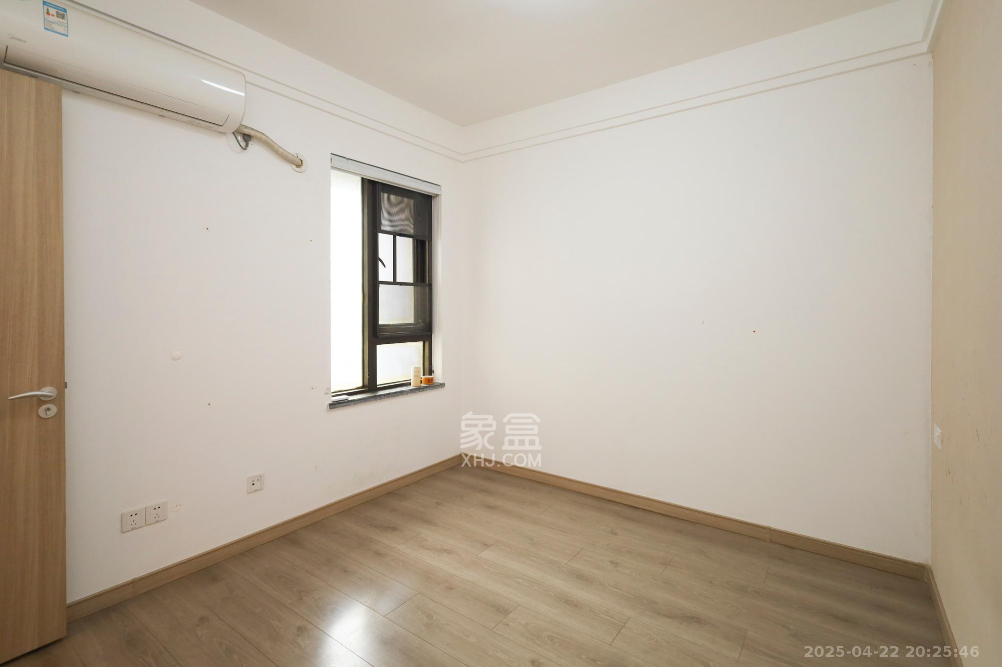 新城和樾(新城和樾公馆) 3室2厅2卫 78.0万 新城和樾(新城和樾公馆) 3室2厅2卫 78.0万卧室