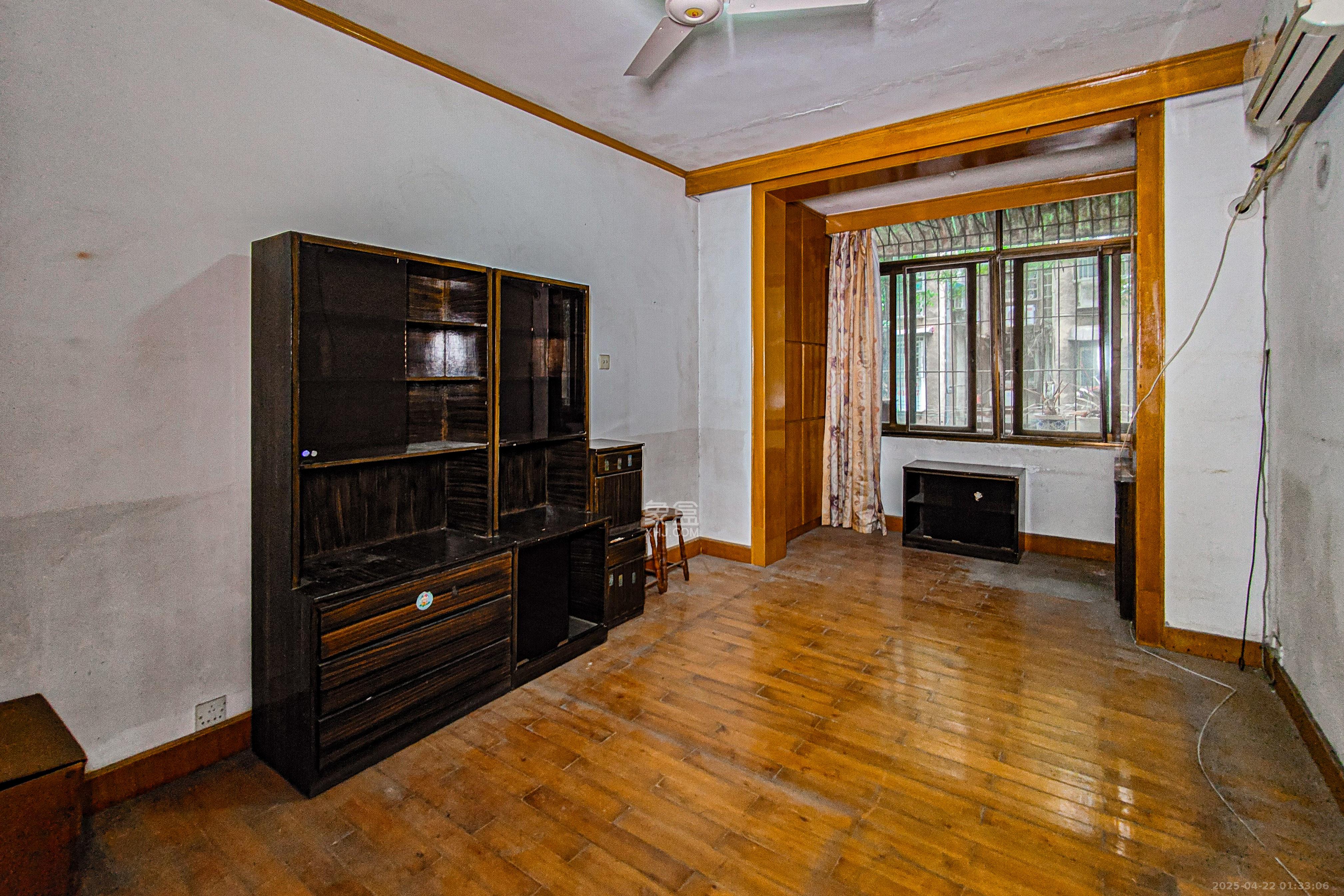 红旗区一片  3室2厅1卫    56.8万 红旗区一片  3室2厅1卫    56.8万卧室