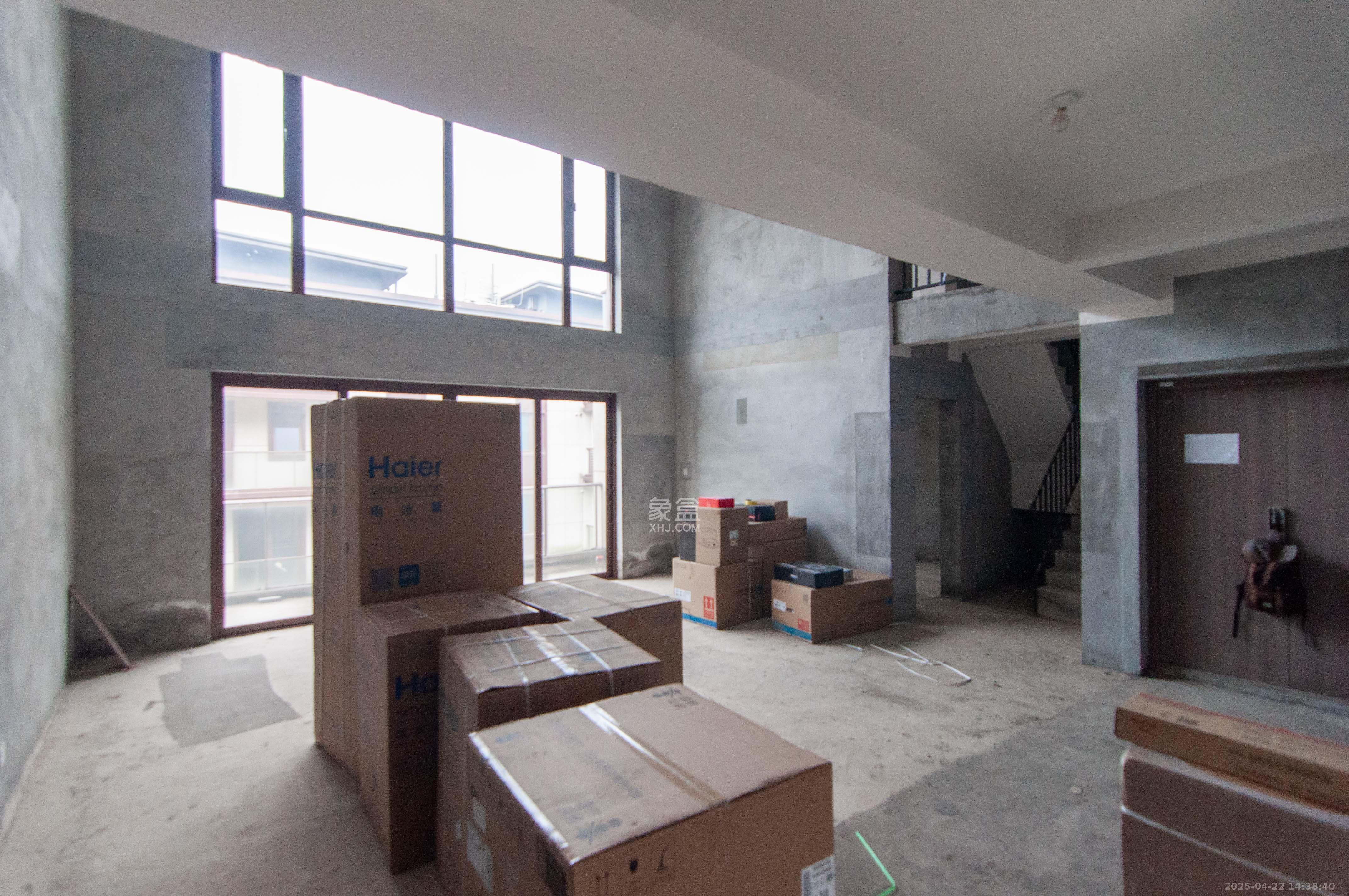 绿地麓湖郡 1室0厅0卫 319.8万 绿地麓湖郡 1室0厅0卫 319.8万客厅