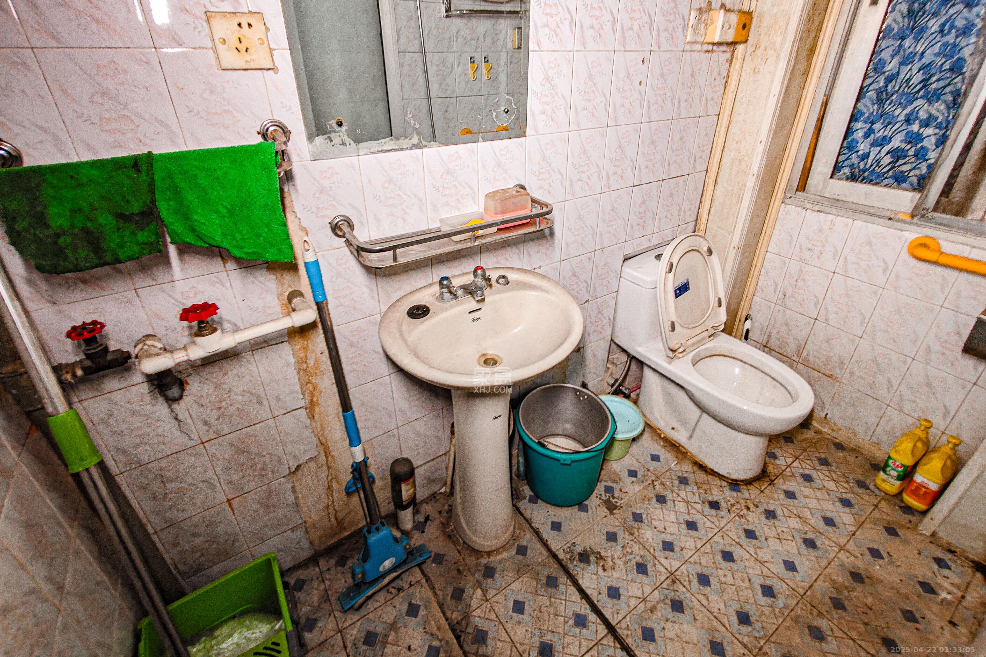 红旗区一片  3室2厅1卫    56.8万 红旗区一片  3室2厅1卫    56.8万卫生间