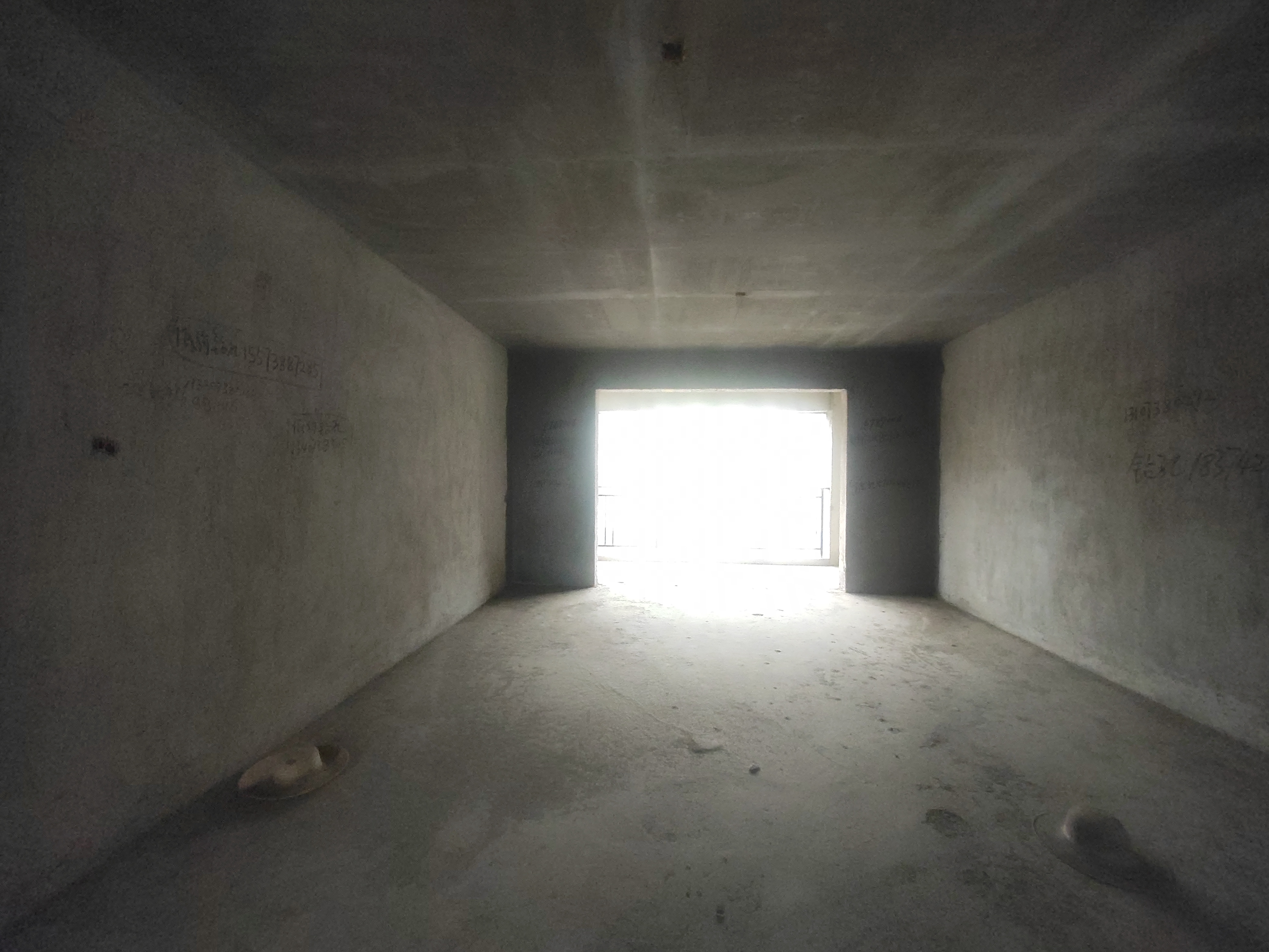 环保欣苑 5室2厅2卫 76.0万 环保欣苑 5室2厅2卫 76.0万客厅