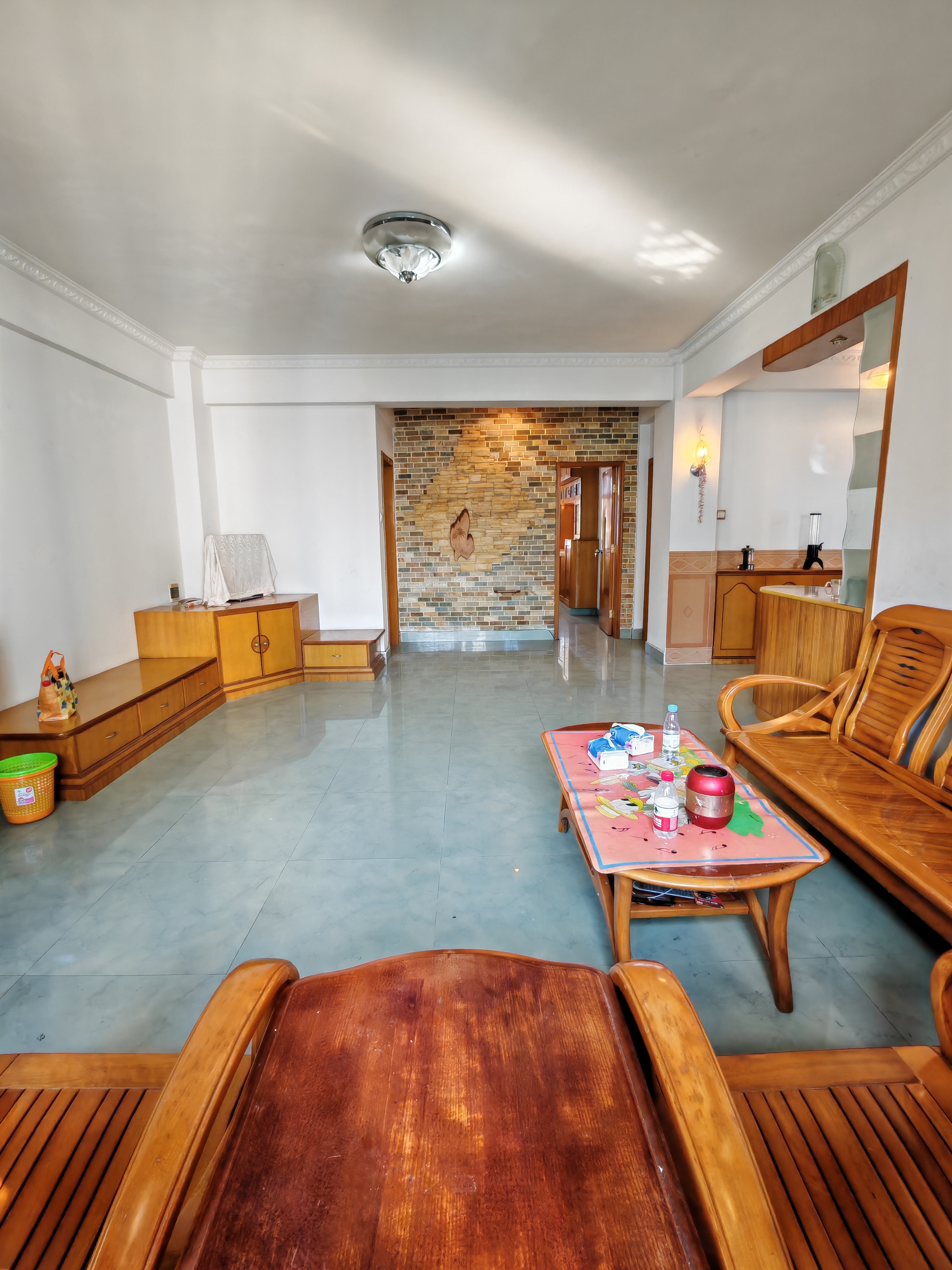 金鹿花园一期  3室2厅2卫    2500.0元/月 金鹿花园一期  3室2厅2卫    2500.0元/月室内图