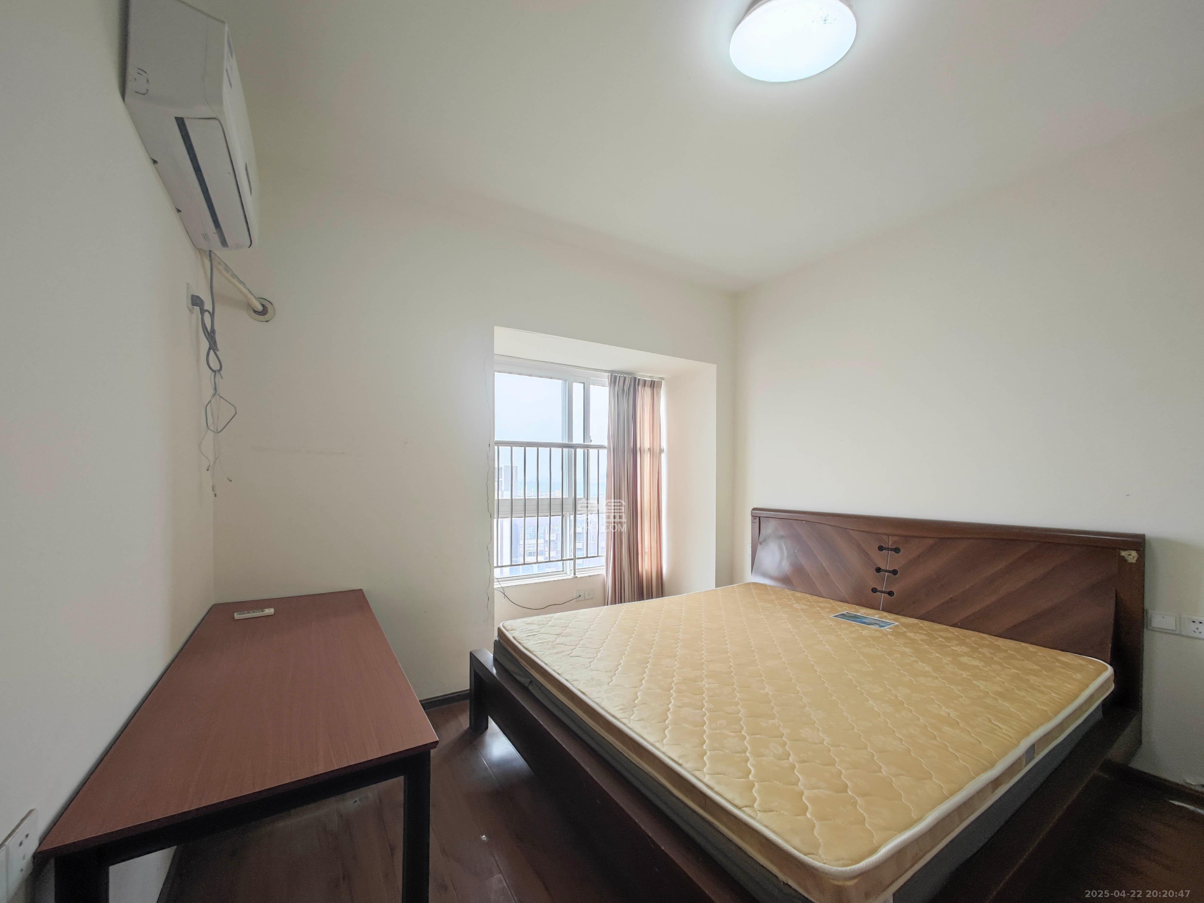 湘府十城（汇财御景湾新寓,汇财国际）  4室2厅2卫   90.00万卧室