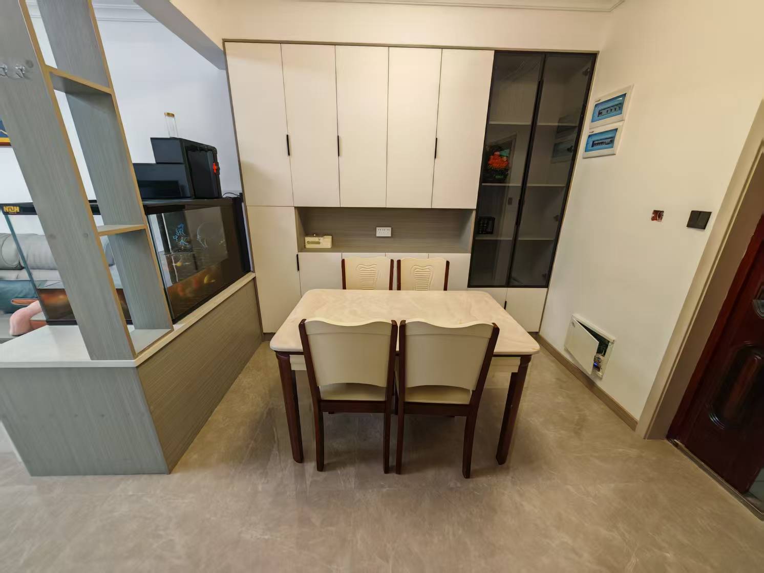 梓湖馨苑 3室2厅2卫 2300.0元/月 梓湖馨苑 3室2厅2卫 2300.0元/月室内图