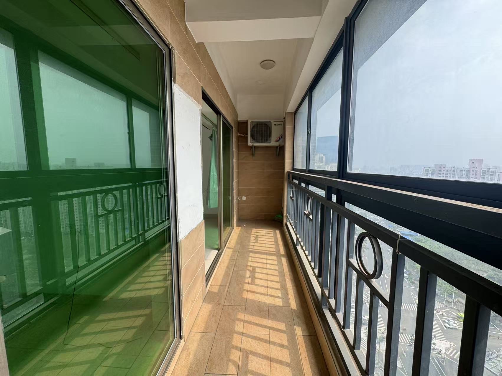 名门广场北区(二期)  3室2厅1卫    138.0万 名门广场北区(二期)  3室2厅1卫    138.0万客厅