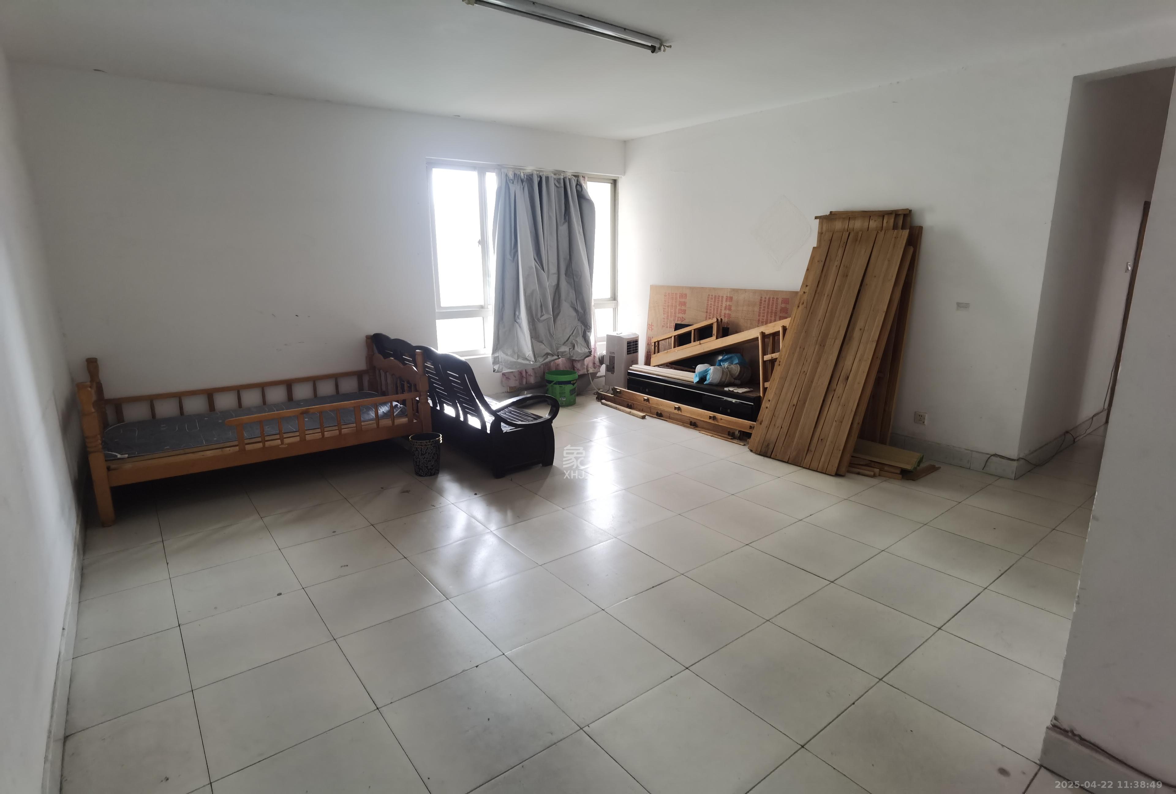 省建苑小区 4室2厅2卫 3500.0元/月 省建苑小区 4室2厅2卫 3500.0元/月室内图