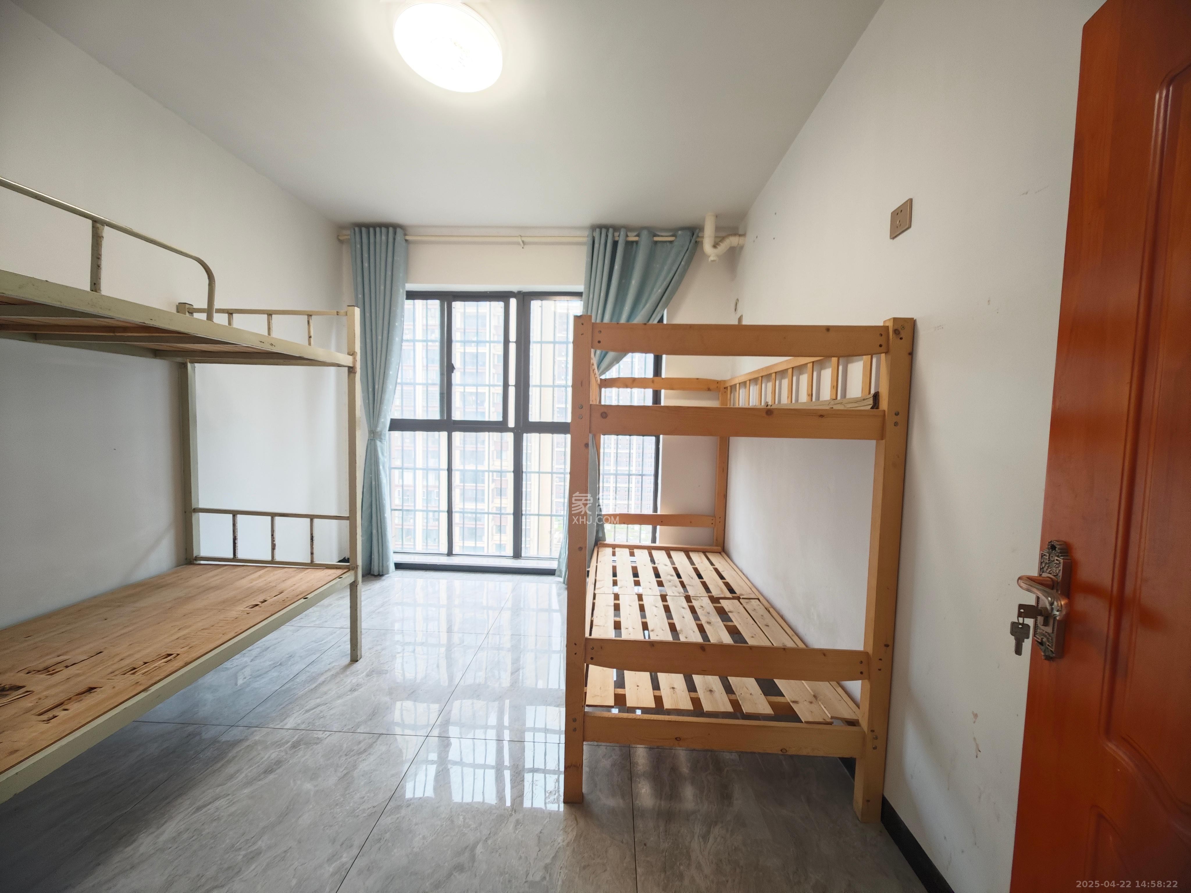 东方美地 4室2厅2卫 2400.0元/月 东方美地 4室2厅2卫 2400.0元/月室内图