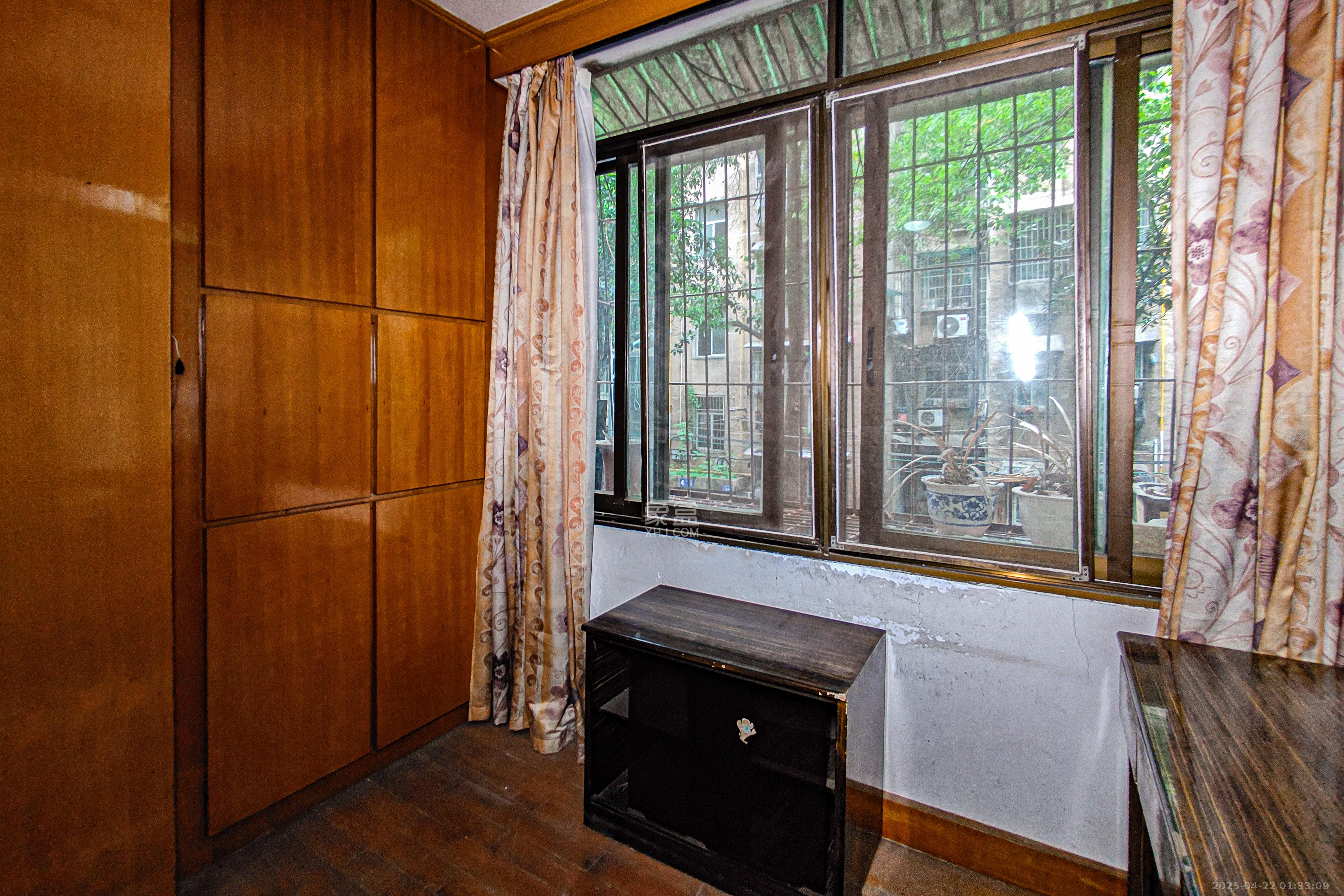 红旗区一片  3室2厅1卫    56.8万 红旗区一片  3室2厅1卫    56.8万阳台