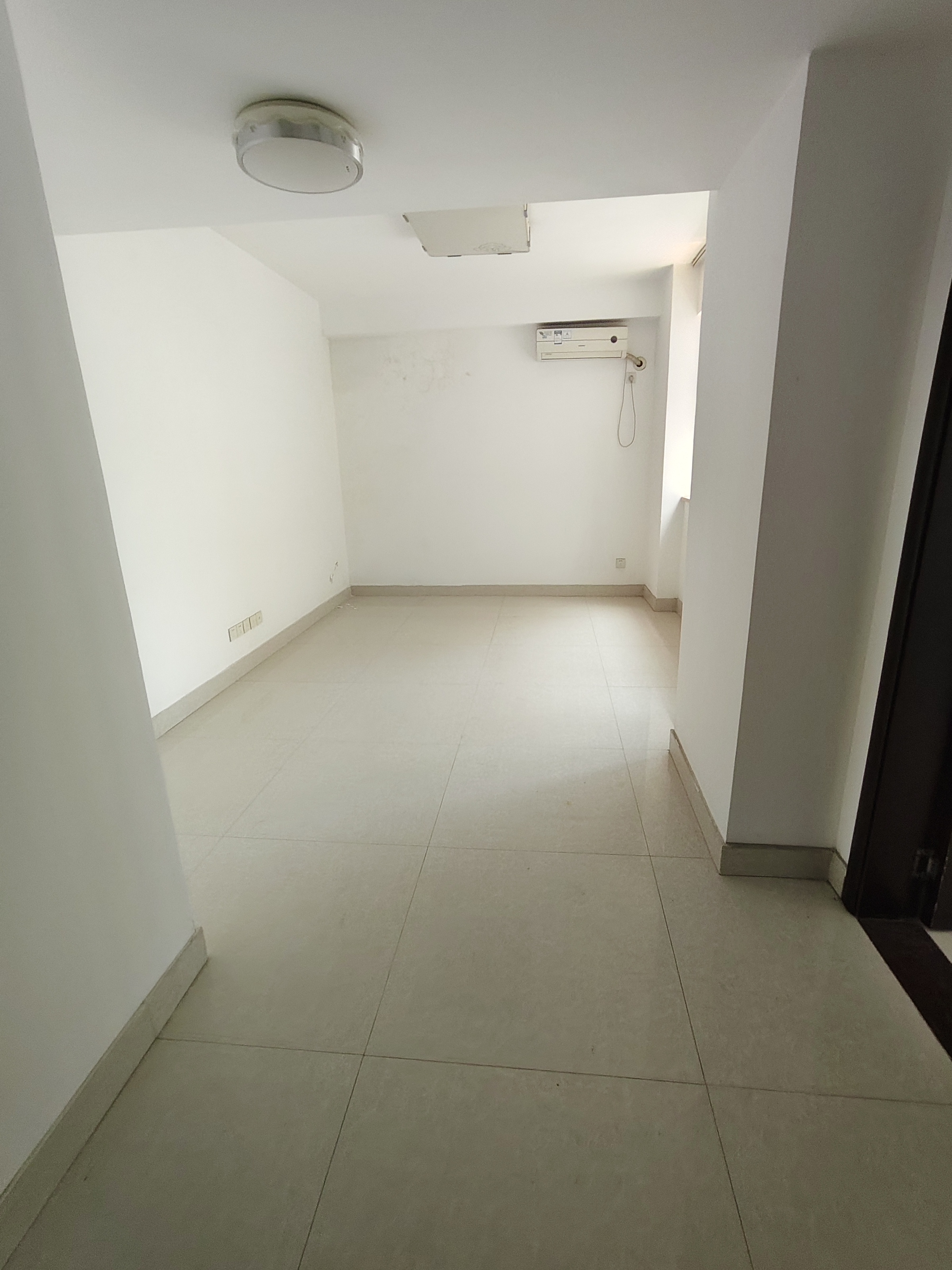 诚田大厦 1室1厅1卫 6200.0元/月 诚田大厦 1室1厅1卫 6200.0元/月室内图