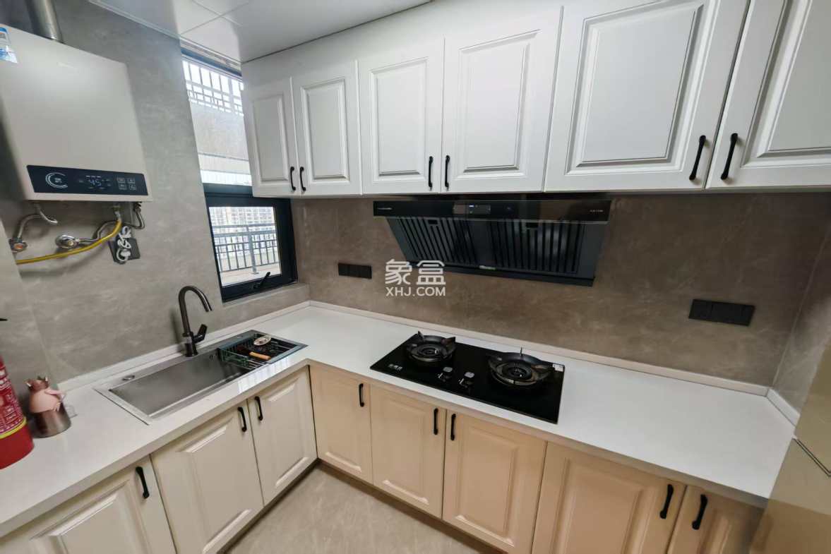 梓湖馨苑 3室2厅2卫 2300.0元/月 梓湖馨苑 3室2厅2卫 2300.0元/月室内图