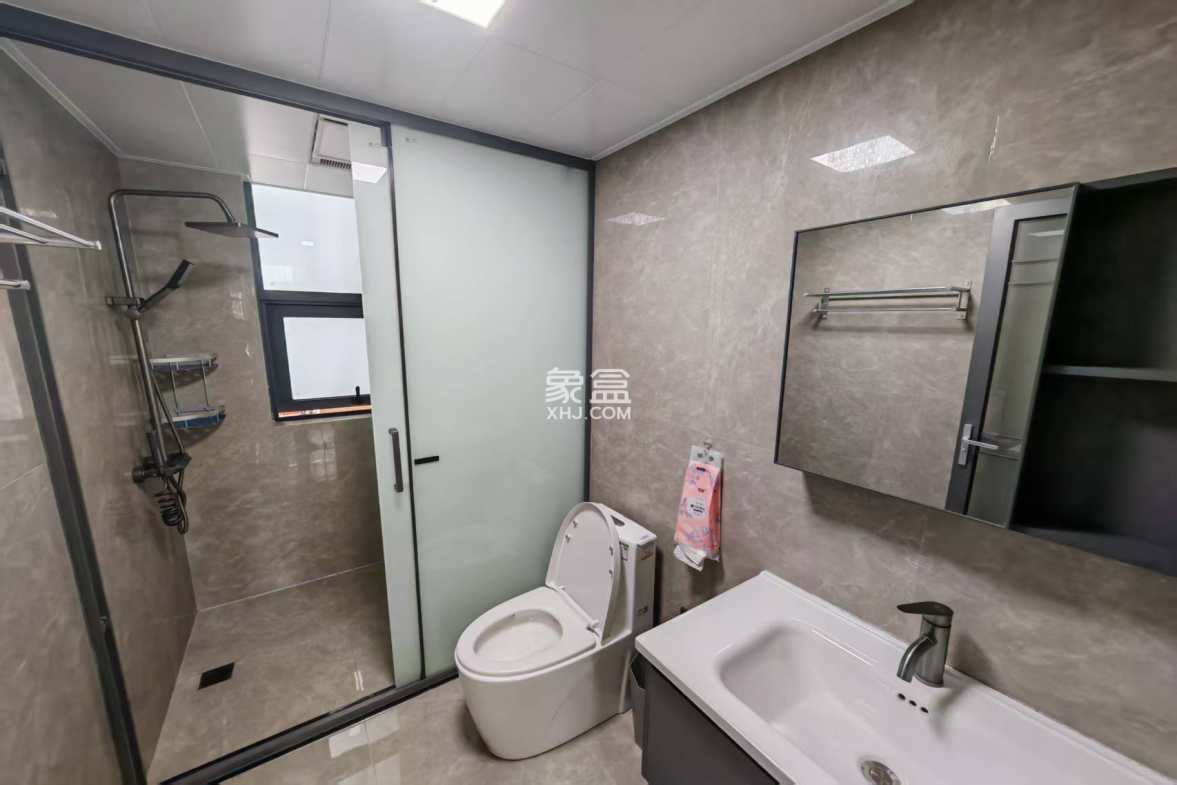 梓湖馨苑 3室2厅2卫 2300.0元/月 梓湖馨苑 3室2厅2卫 2300.0元/月室内图