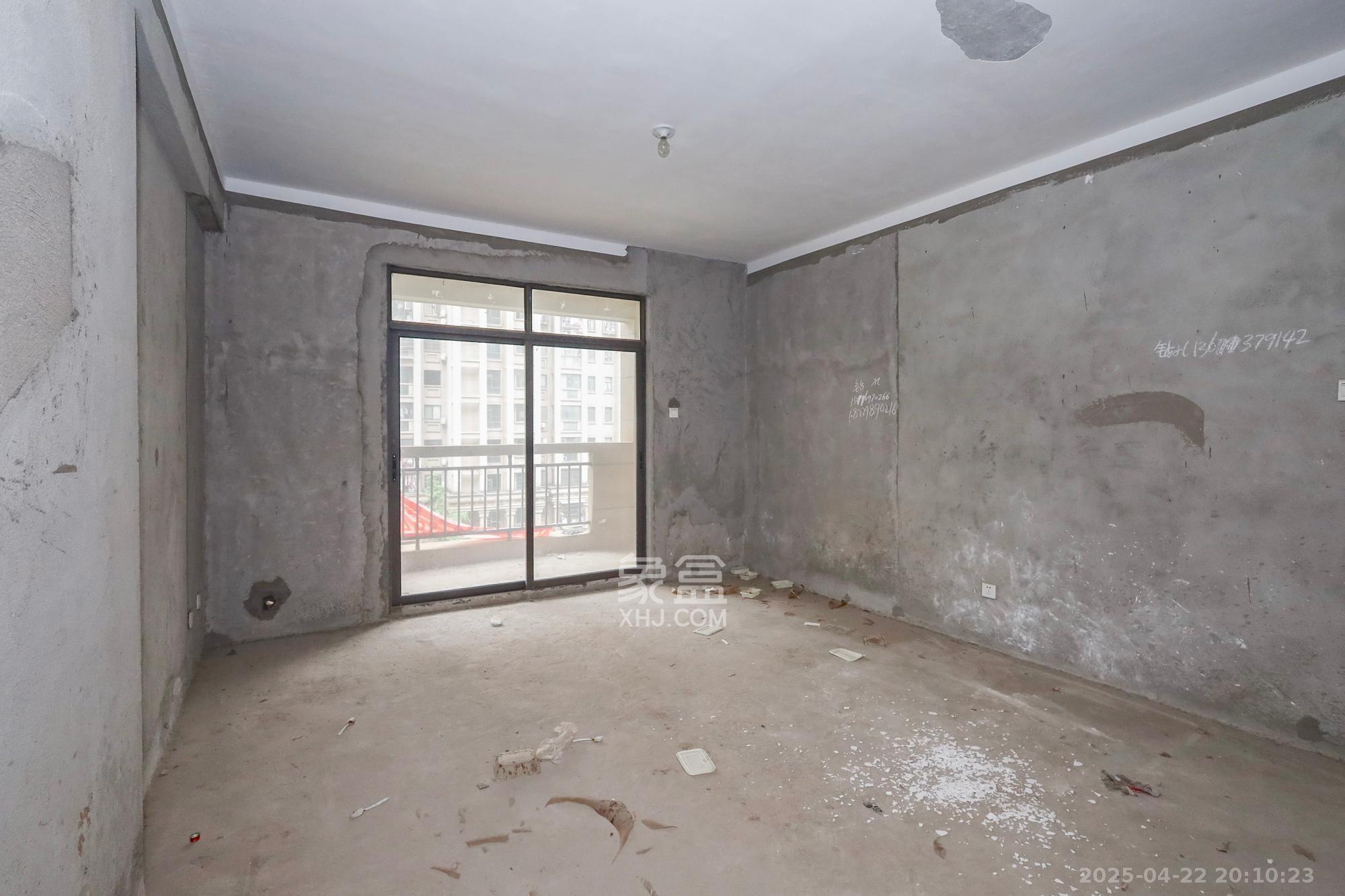 阳光丽城一期 4室2厅2卫 165.0万 阳光丽城一期 4室2厅2卫 165.0万客厅