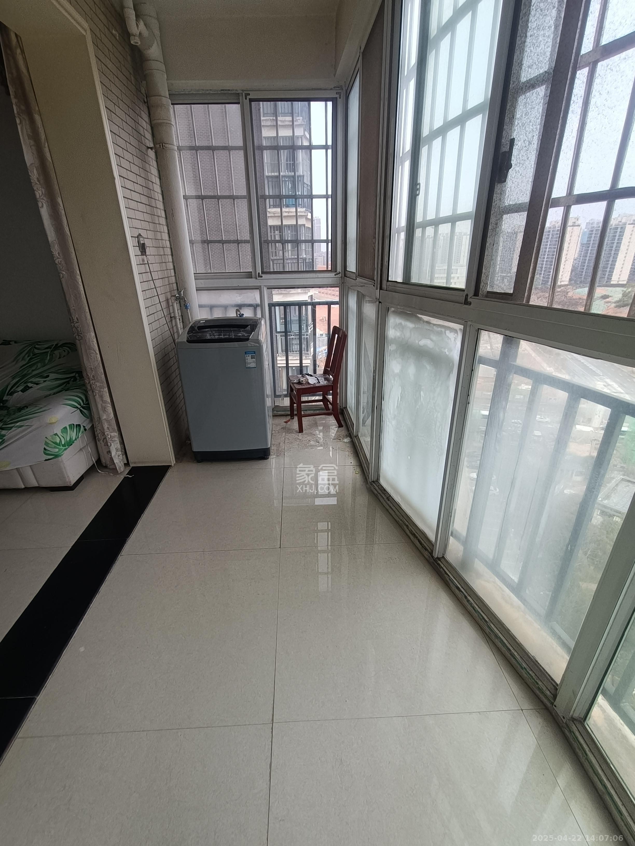 世景华庭  3室2厅2卫   1900.00元/月室内图