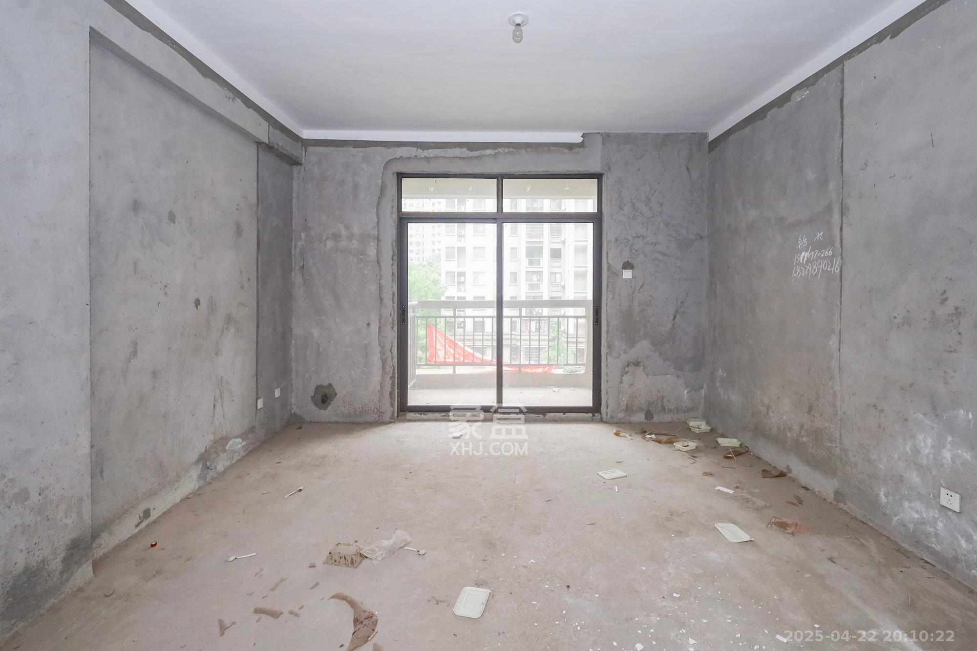 阳光丽城一期 4室2厅2卫 165.0万 阳光丽城一期 4室2厅2卫 165.0万客厅