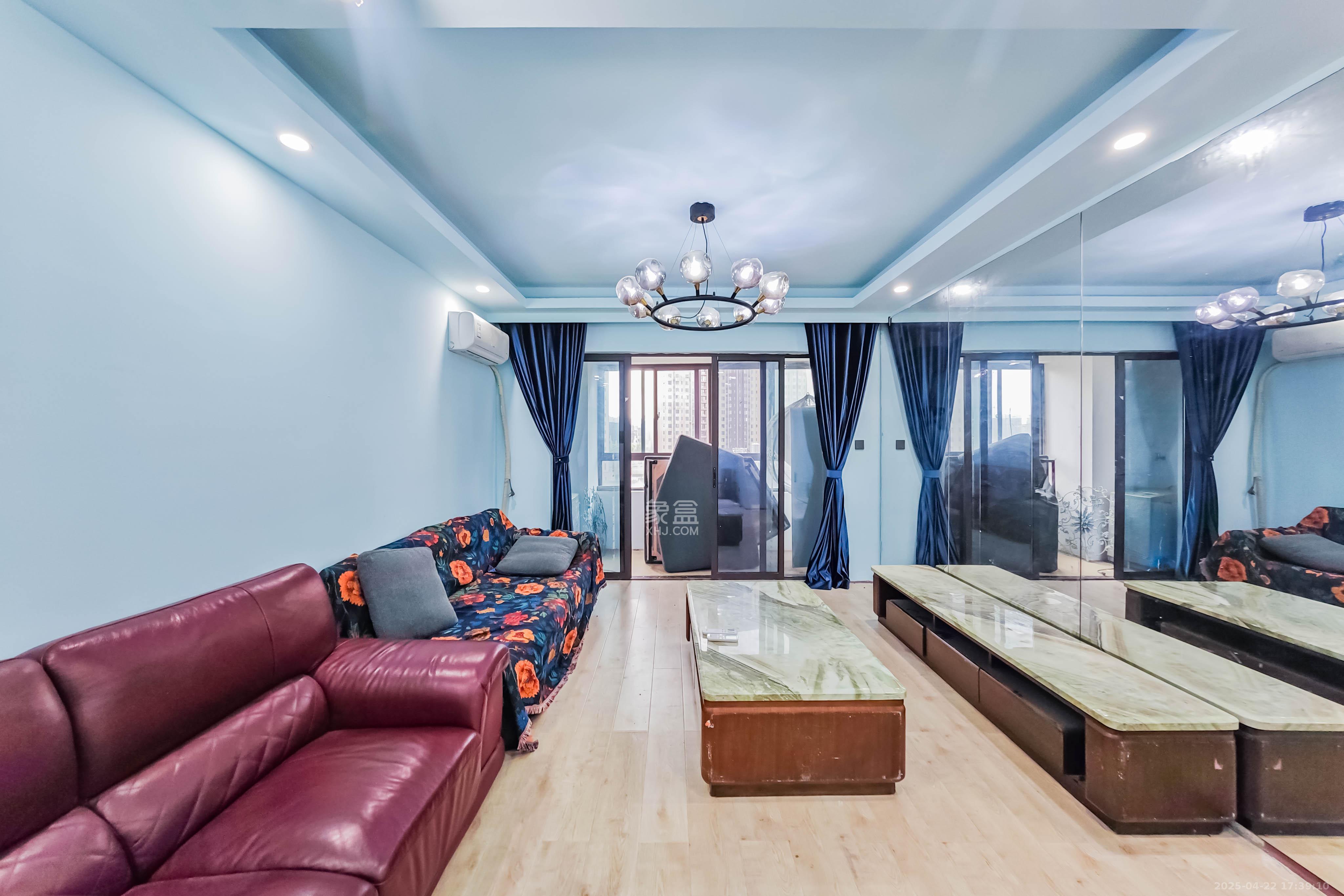 五江天街南区  2室2厅1卫    69.0万客厅