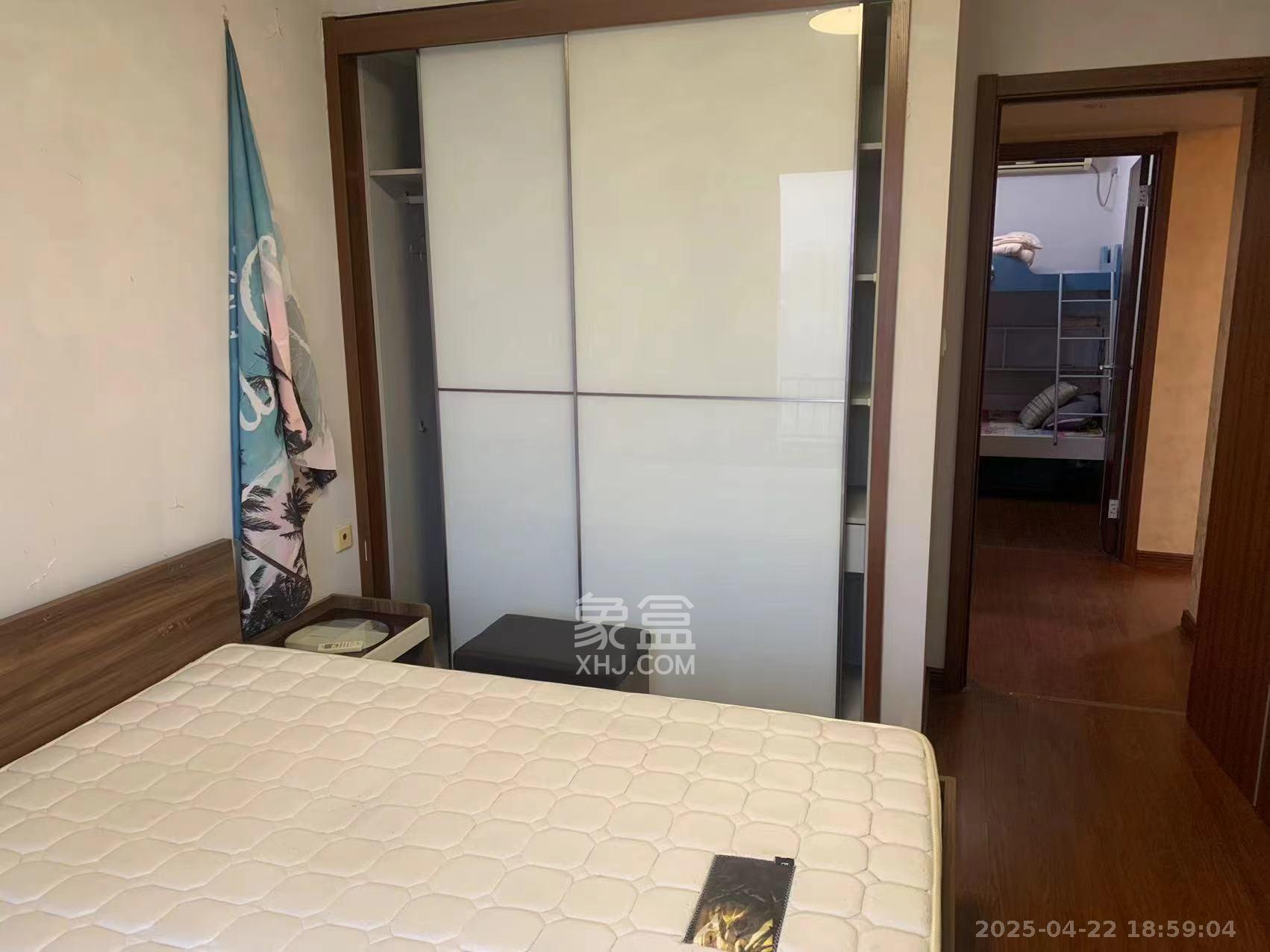 万科城  1室2厅1卫   2300.00元/月室内图