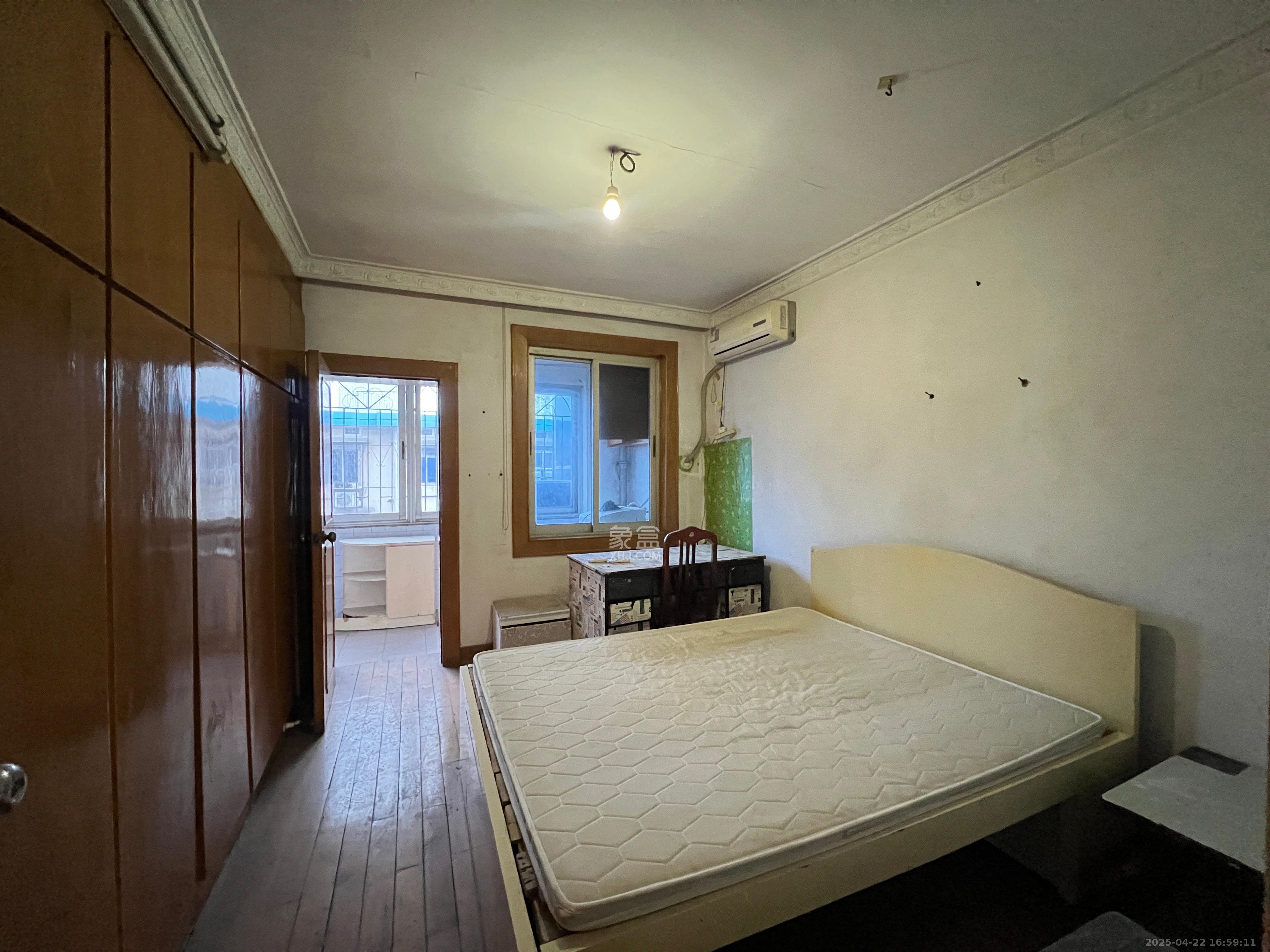 荷花园市直教师村(长沙市教育局直属教师二村) 3室2厅1卫 1300.0元/月 荷花园市直教师村(长沙市教育局直属教师二村) 3室2厅1卫 1300.0元/月室内图