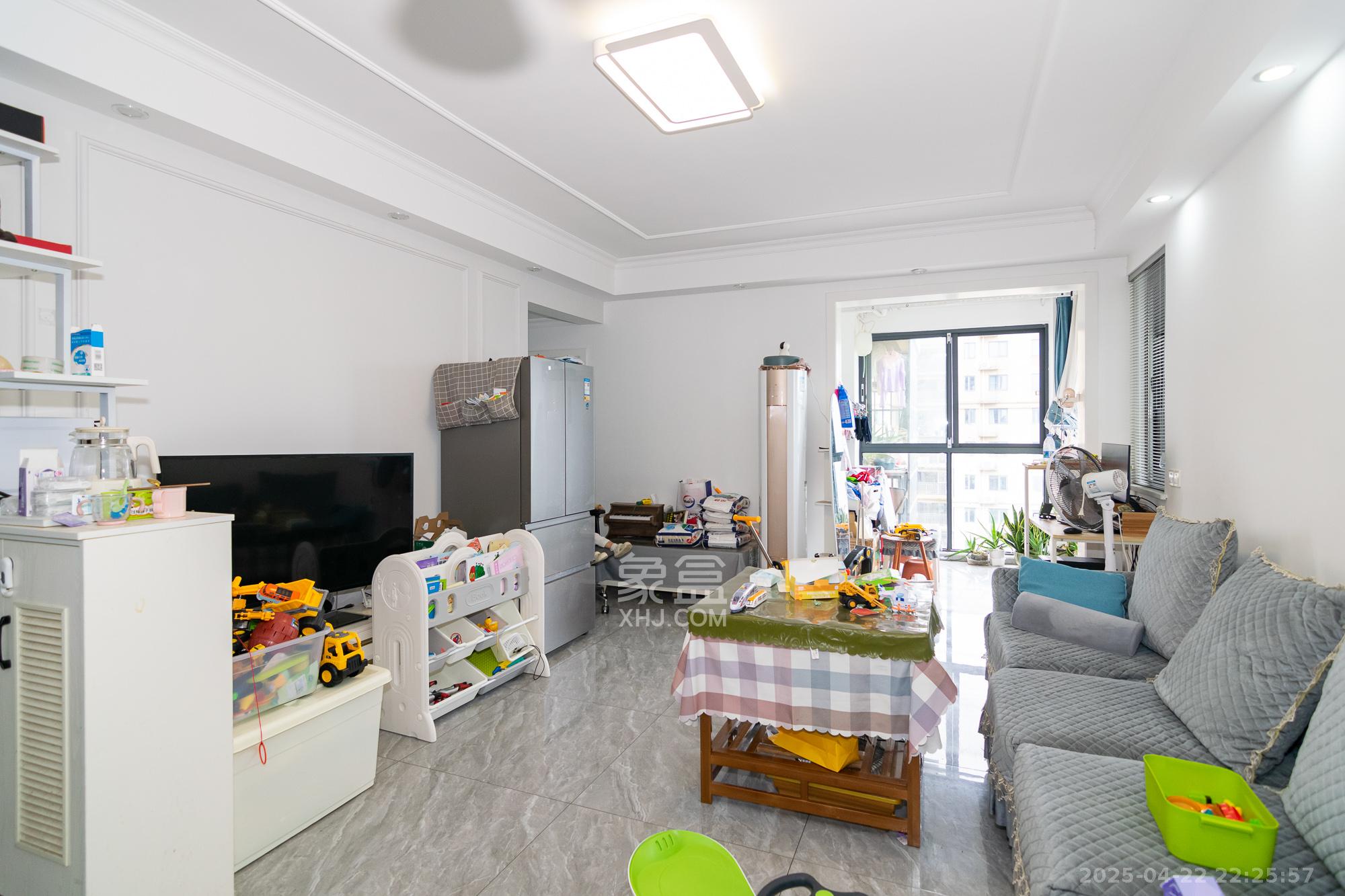 澳海月亮湾  3室2厅1卫    65.0万客厅