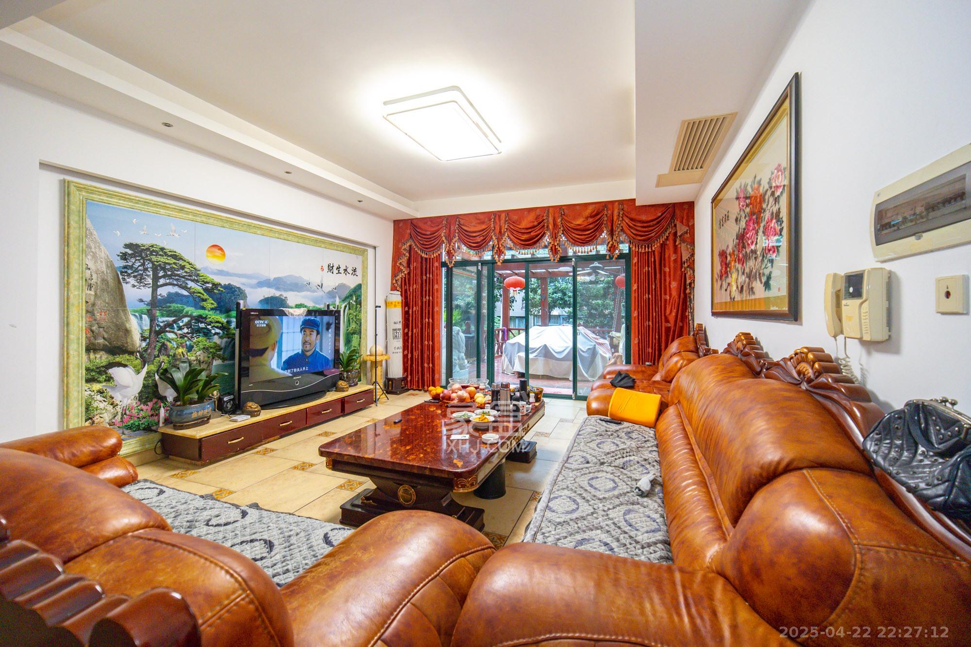 美林水郡  1室2厅1卫    228.0万 美林水郡  1室2厅1卫    228.0万客厅