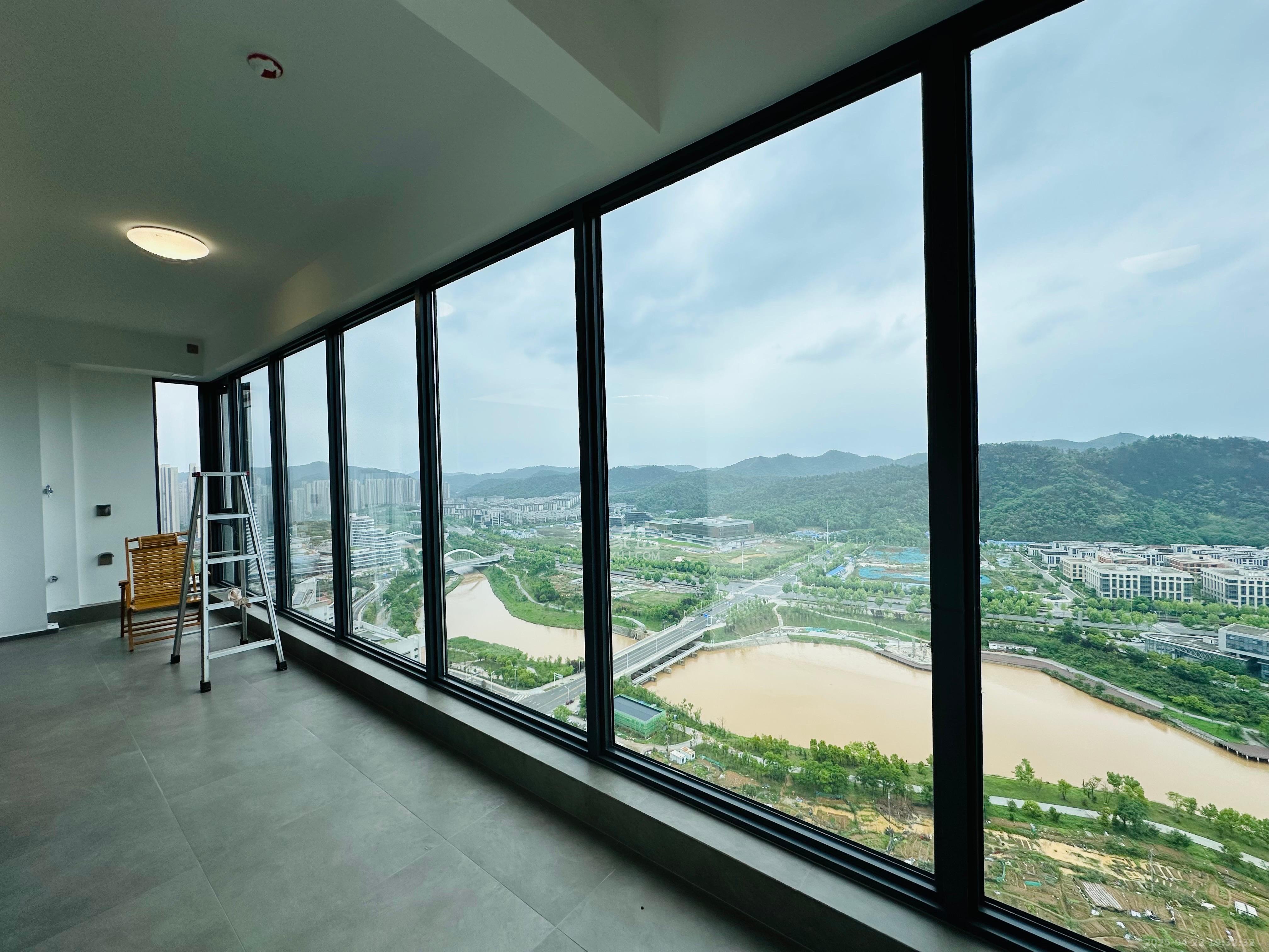 绿城招商桂语雲峯  4室2厅2卫   9000.00元/月室内图