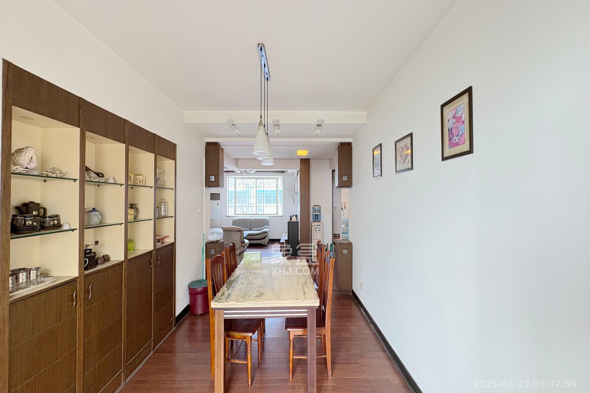 东南明苑 5室2厅2卫 88.8万 东南明苑 5室2厅2卫 88.8万客厅