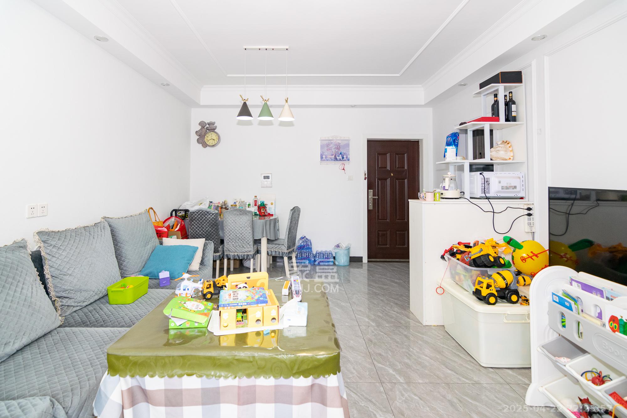 澳海月亮湾  3室2厅1卫    65.0万客厅