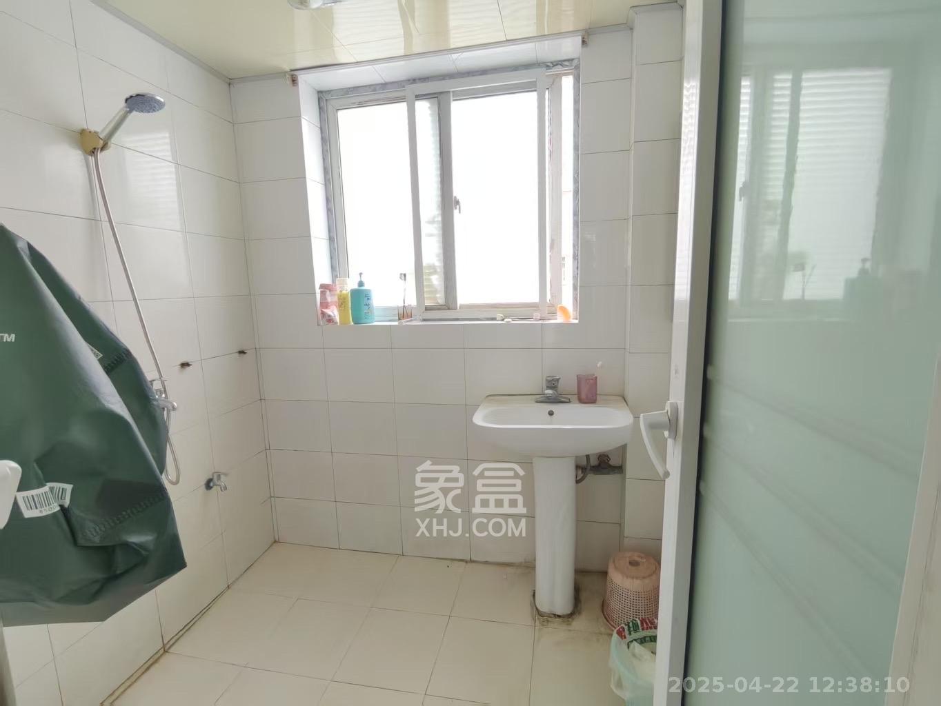 鄱阳小区  1室2厅1卫   1300.00元/月室内图