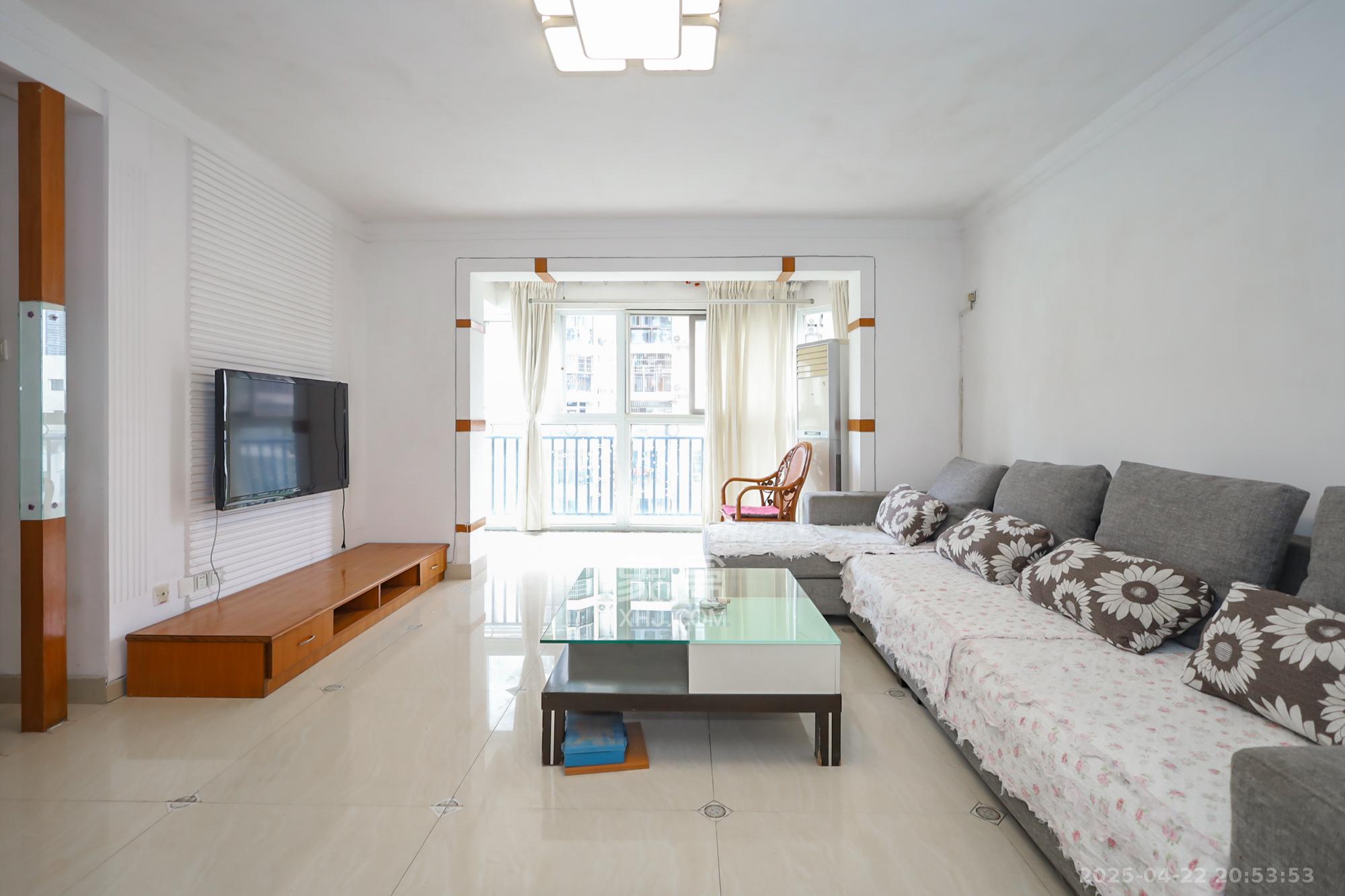 湘许嘉园 3室2厅2卫 95.0万 湘许嘉园 3室2厅2卫 95.0万客厅