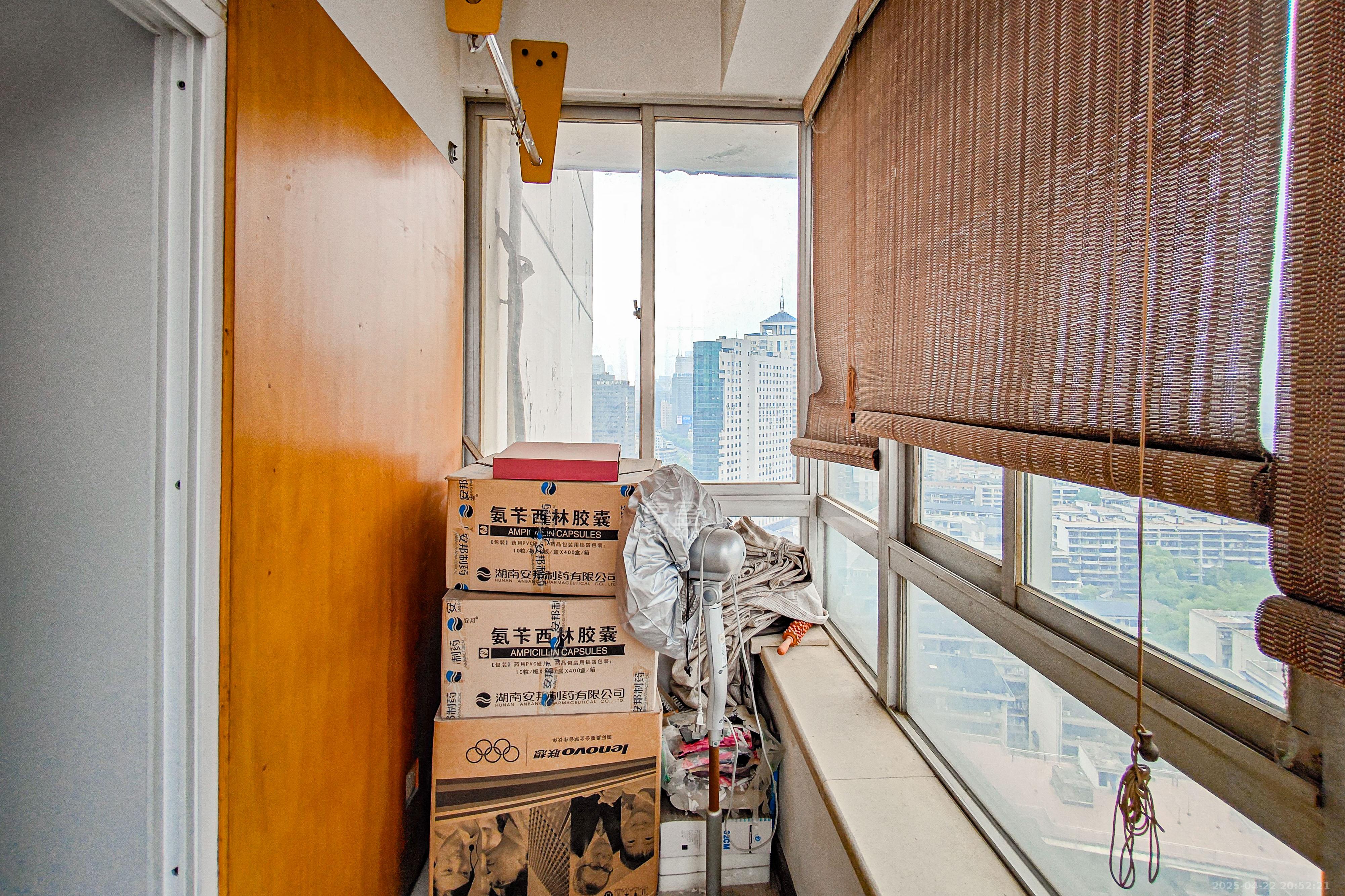 省建苑小区  3室2厅2卫   186.00万阳台