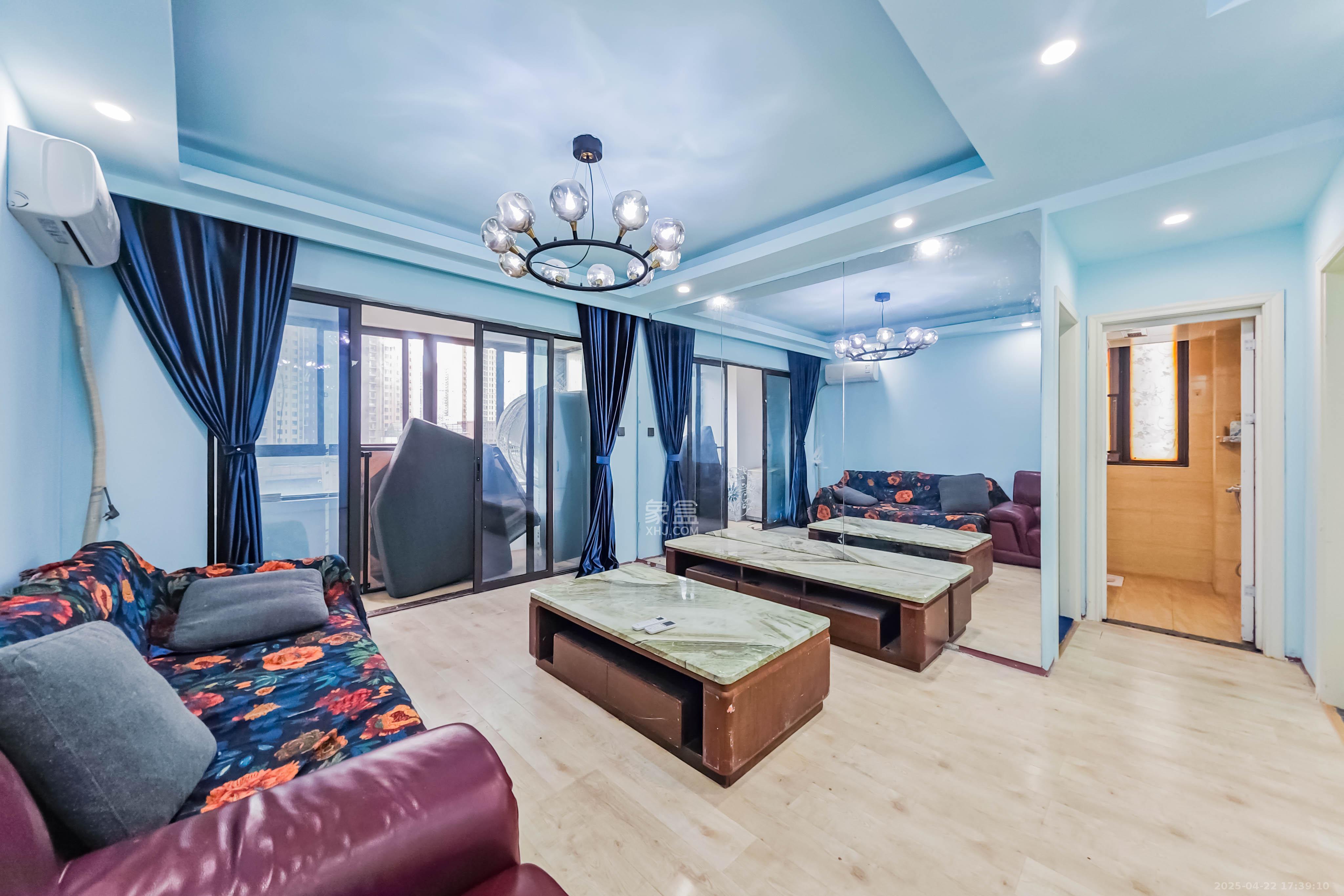 五江天街南区 2室2厅1卫 69.0万 五江天街南区 2室2厅1卫 69.0万客厅